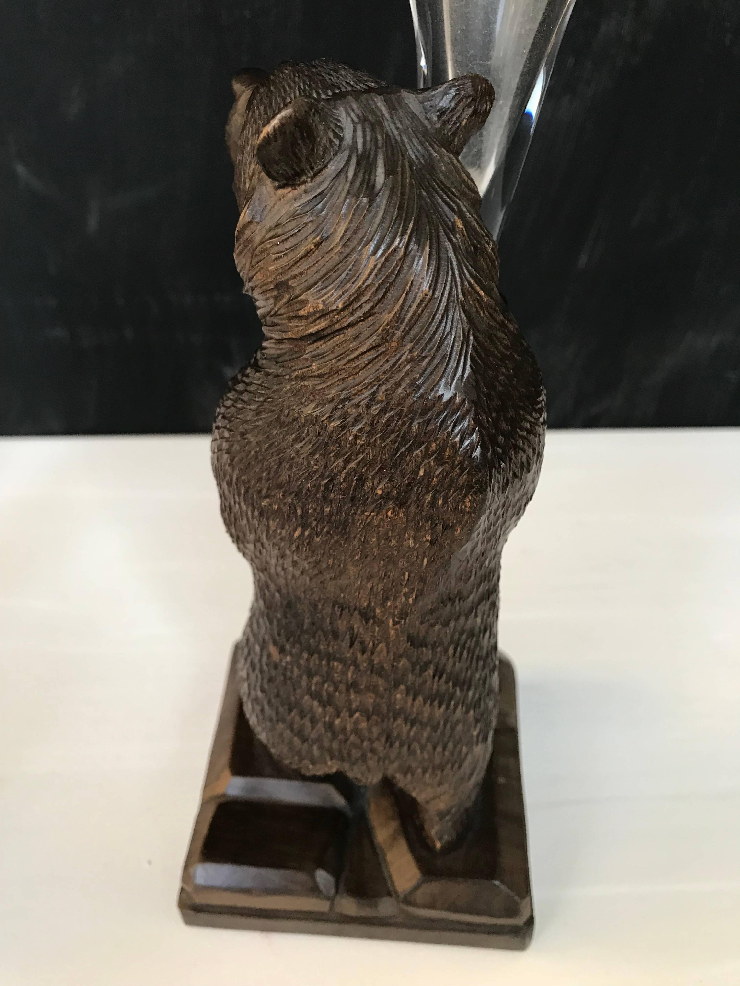 Black Forest Carved Wooden Standing Bear with an Engraved Glass Vase or Flute In Excellent Condition For Sale In Lisse, NL