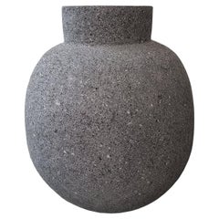 Vase/jarre en roche de lave noire sculpté à la main du Mexique