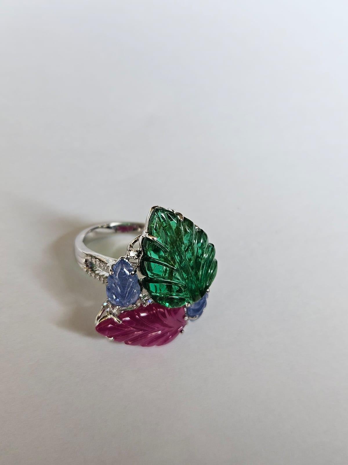 Round Cut Hand carved, Blue Sapphire, Emerald, Ruby & Diamonds Tuttu Frutti Cocktail Ring For Sale