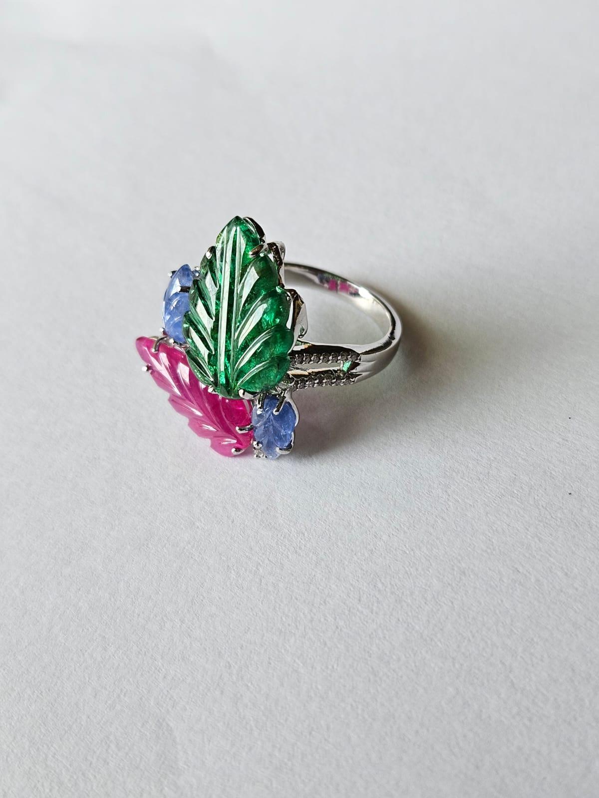 Hand carved, Blue Sapphire, Emerald, Ruby & Diamonds Tuttu Frutti Cocktail Ring In New Condition For Sale In Hong Kong, HK