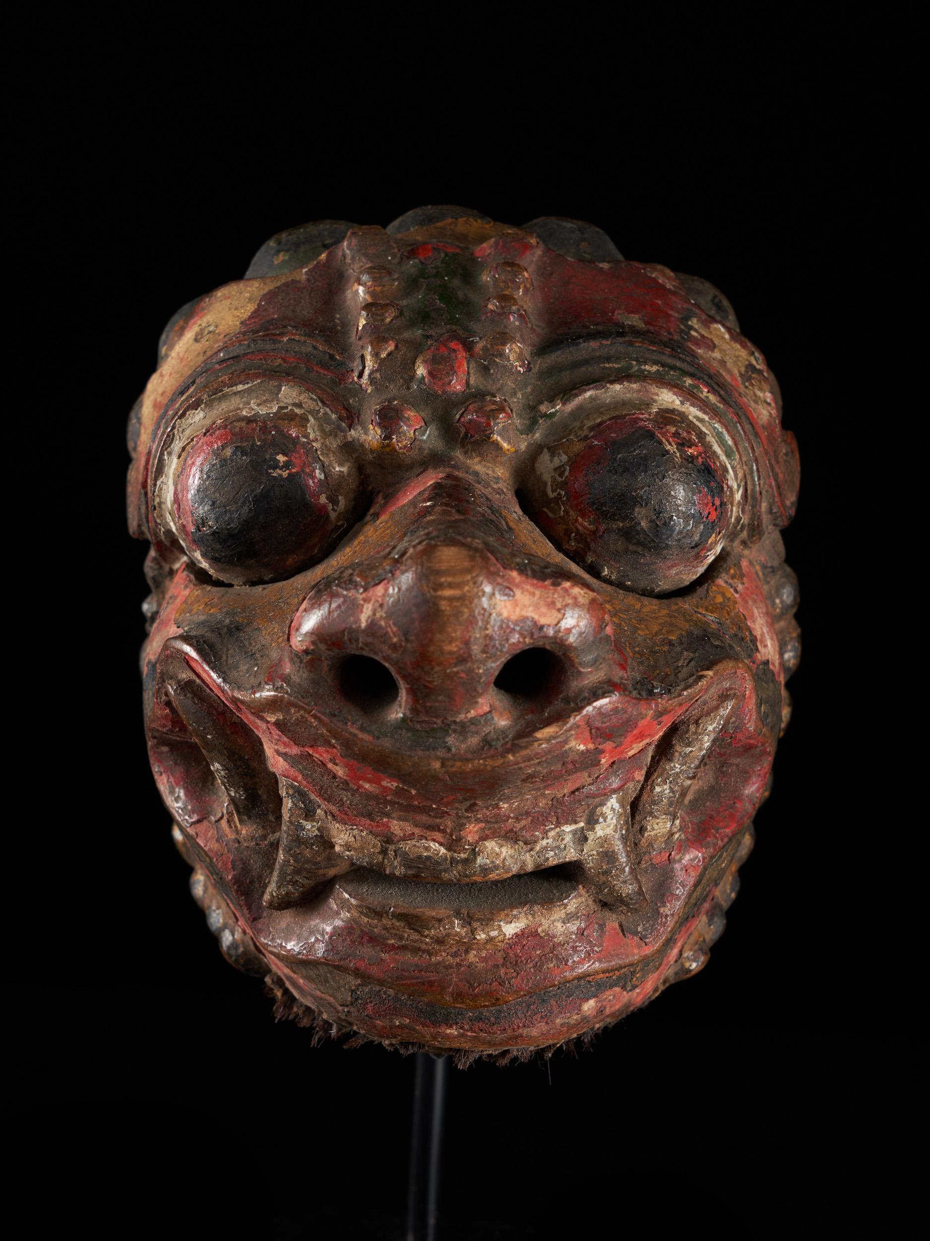 Beautifully hand carved tribal mask from Bali (Asia). A rare find not to be missed!