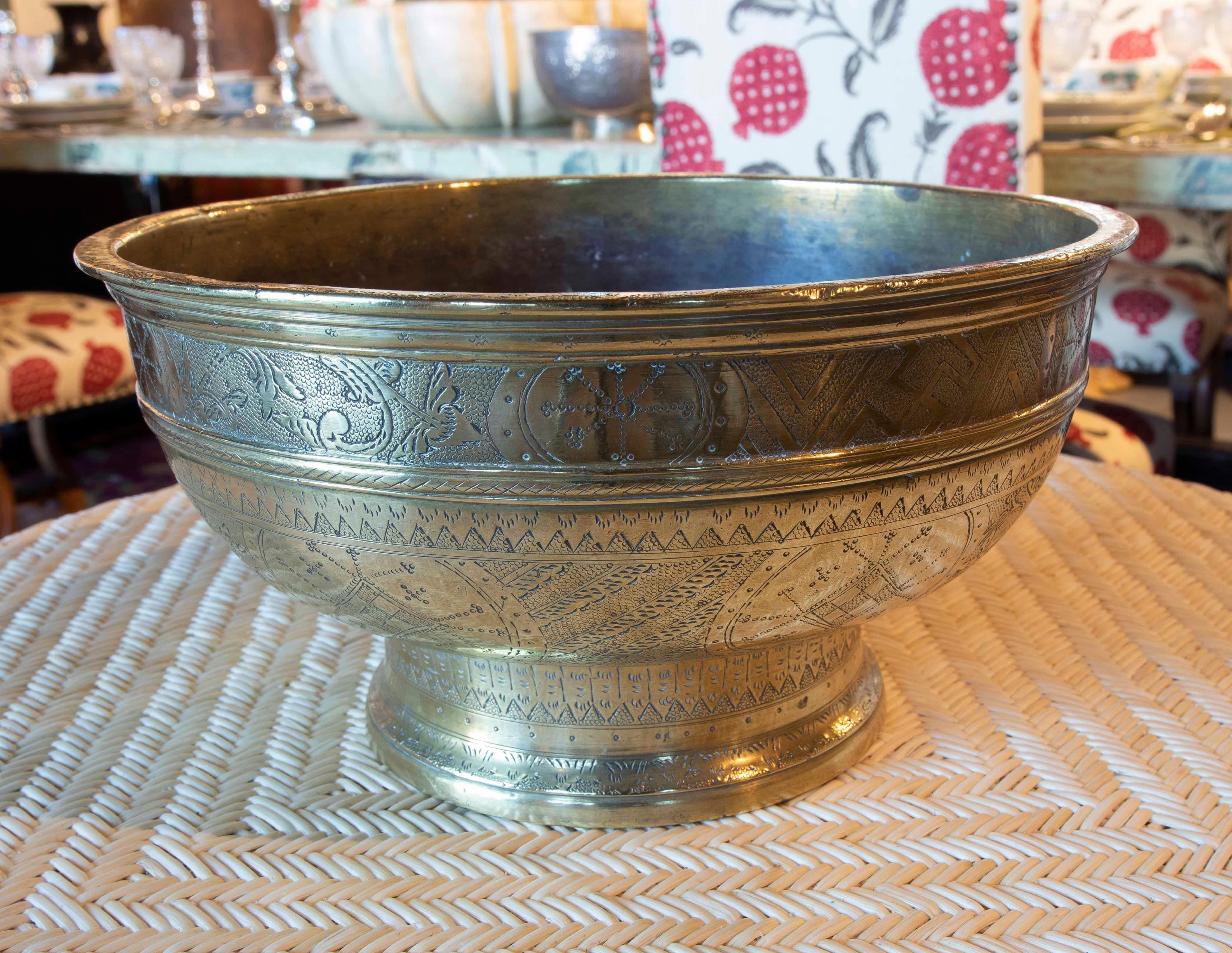 Hand-Carved Bronze Container with Flower and Geometrical Decorations For Sale 1