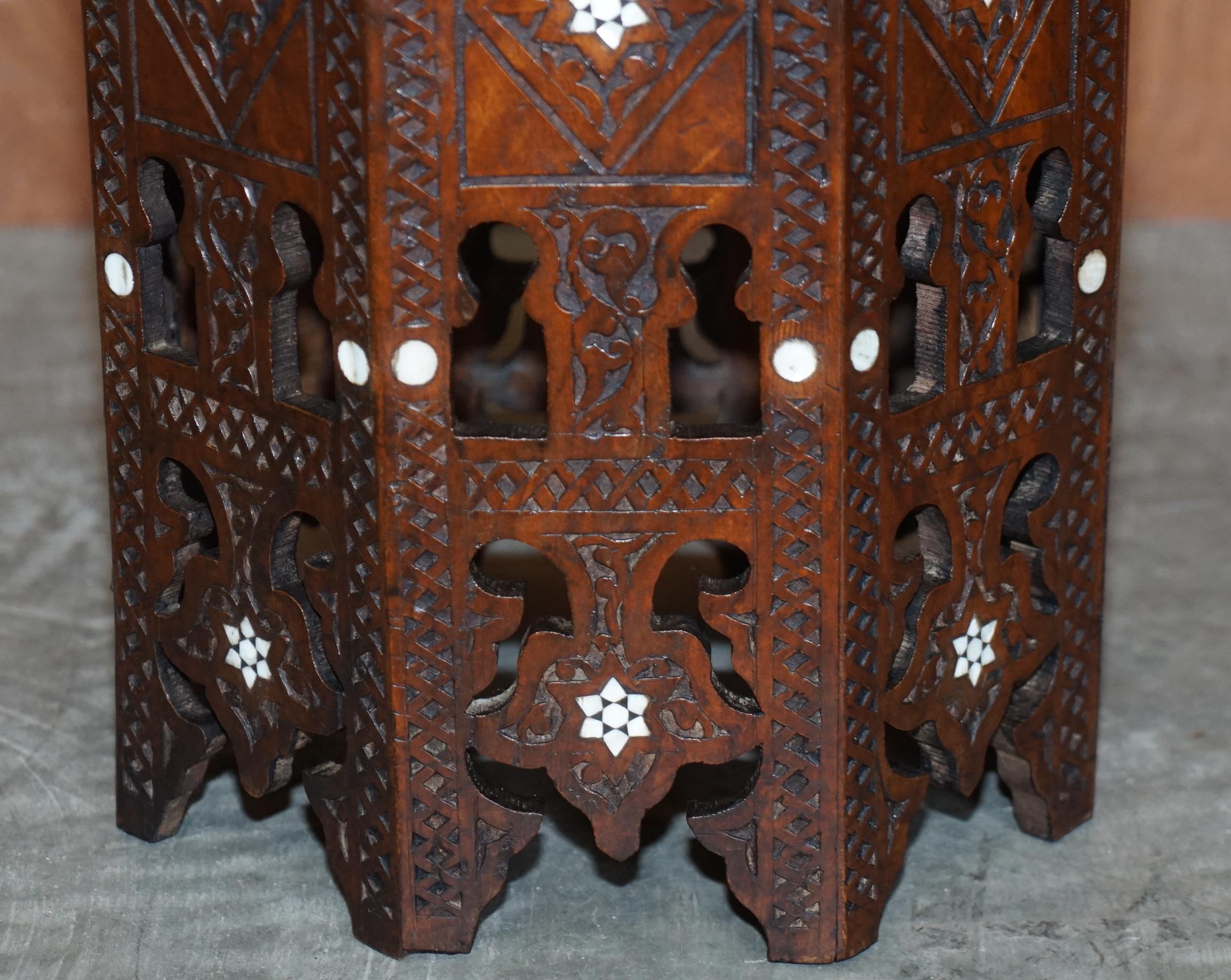 Lampe d'appoint octogonale en bois de feuillus birman sculptée à la main pour table à vin, ancienne table d'appoint pliante en vente 3