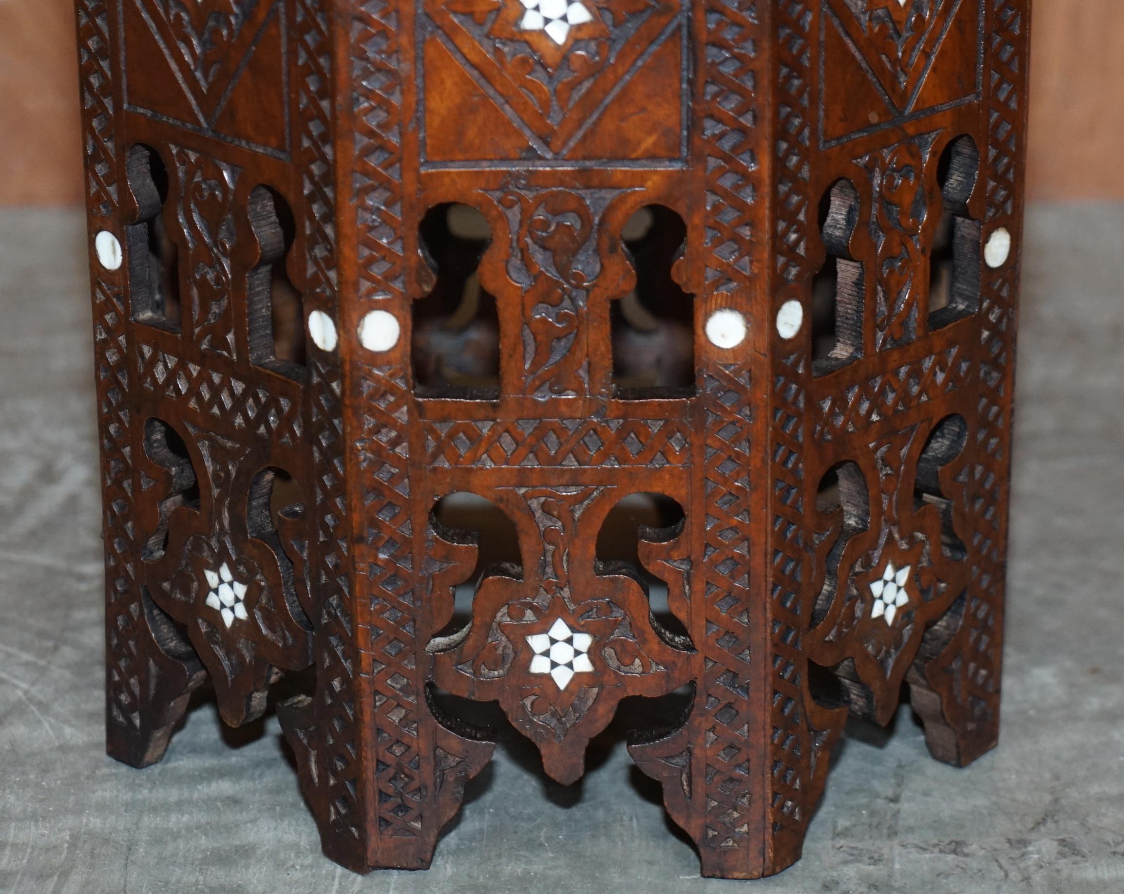 Lampe d'appoint octogonale en bois de feuillus birman sculptée à la main pour table à vin, ancienne table d'appoint pliante en vente 2