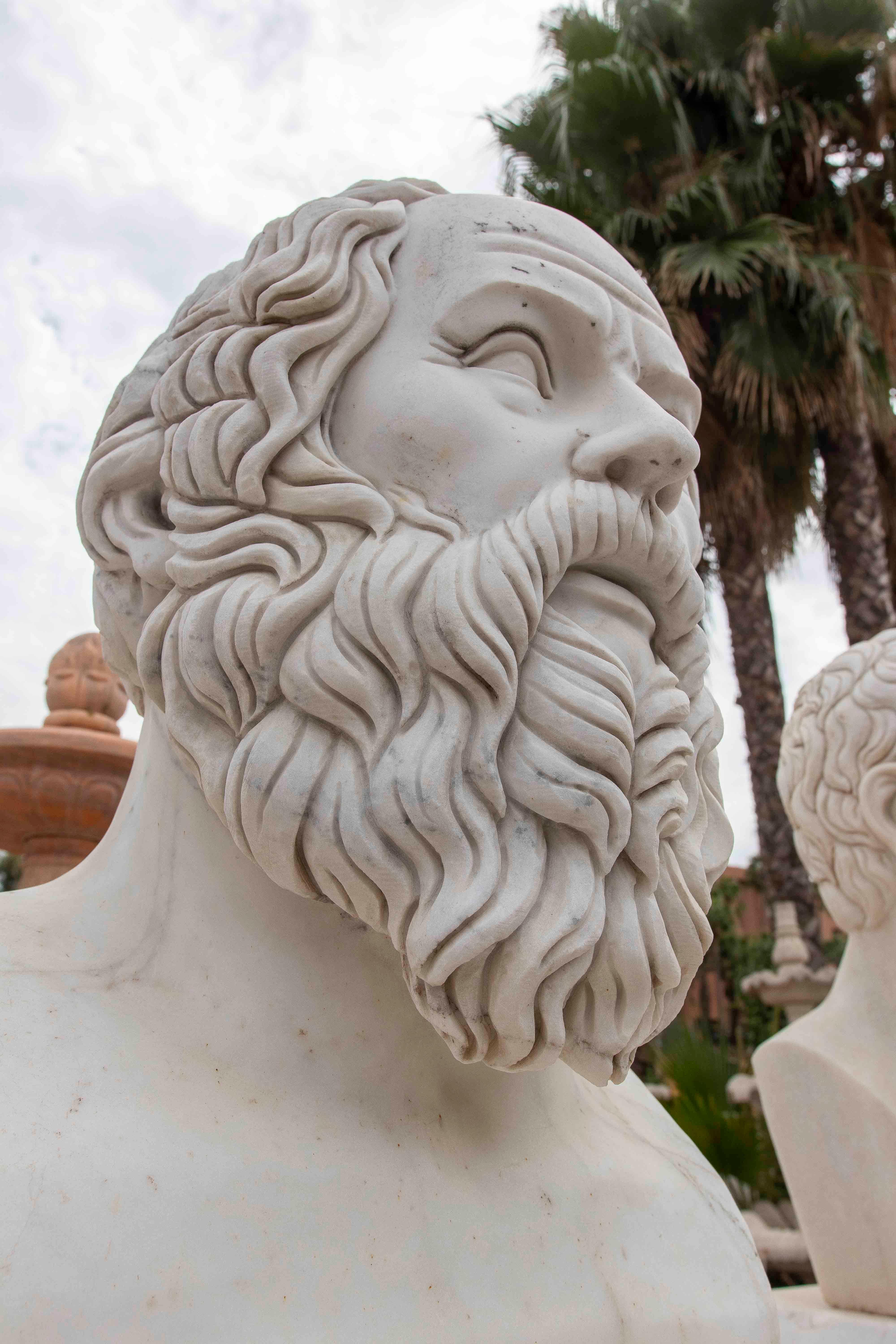Busto di Socrate scolpito a mano in marmo bianco in vendita 2