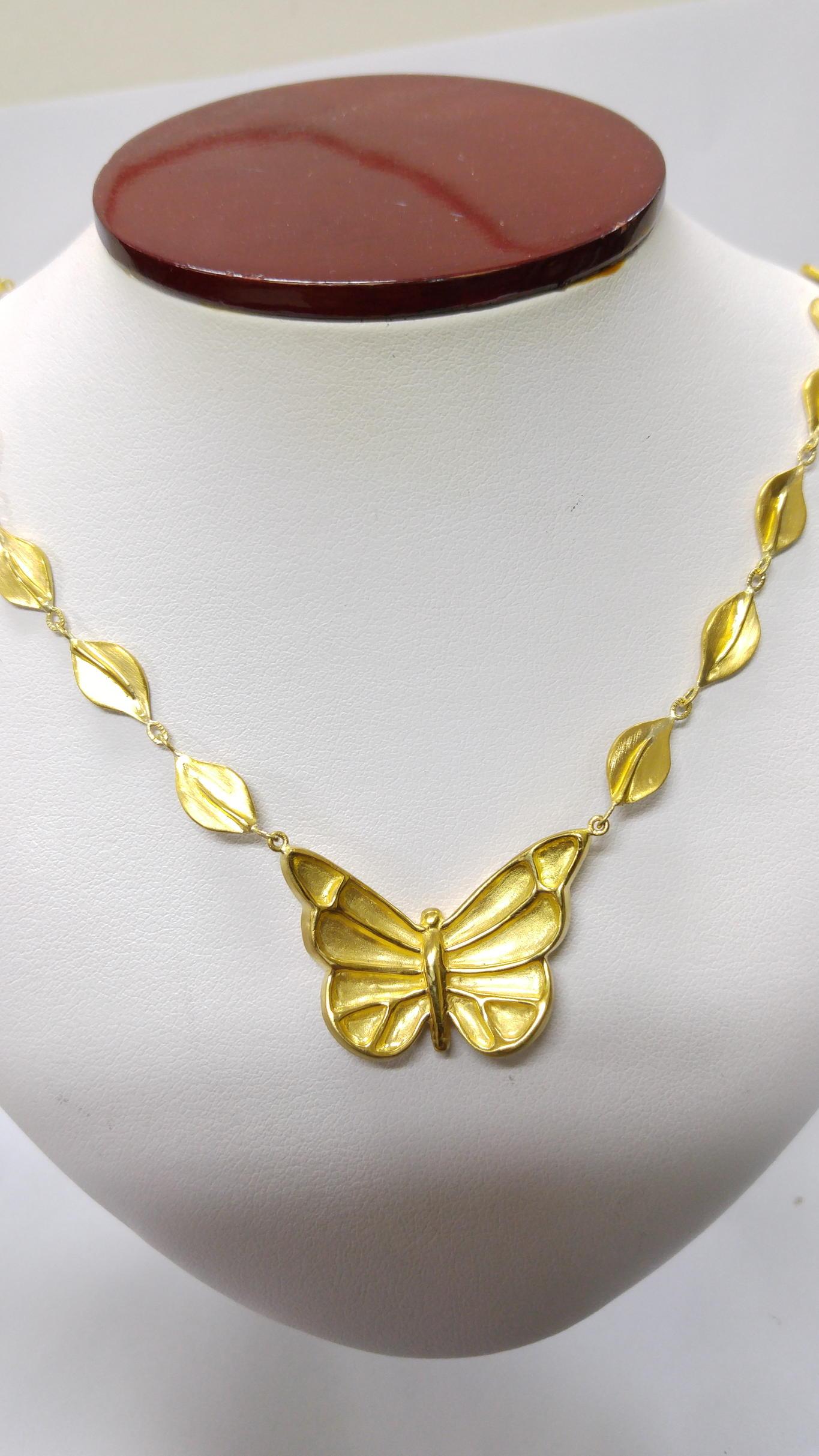 Hand Carved Butterfly Leaf Necklace in 22k Gold For Sale 2