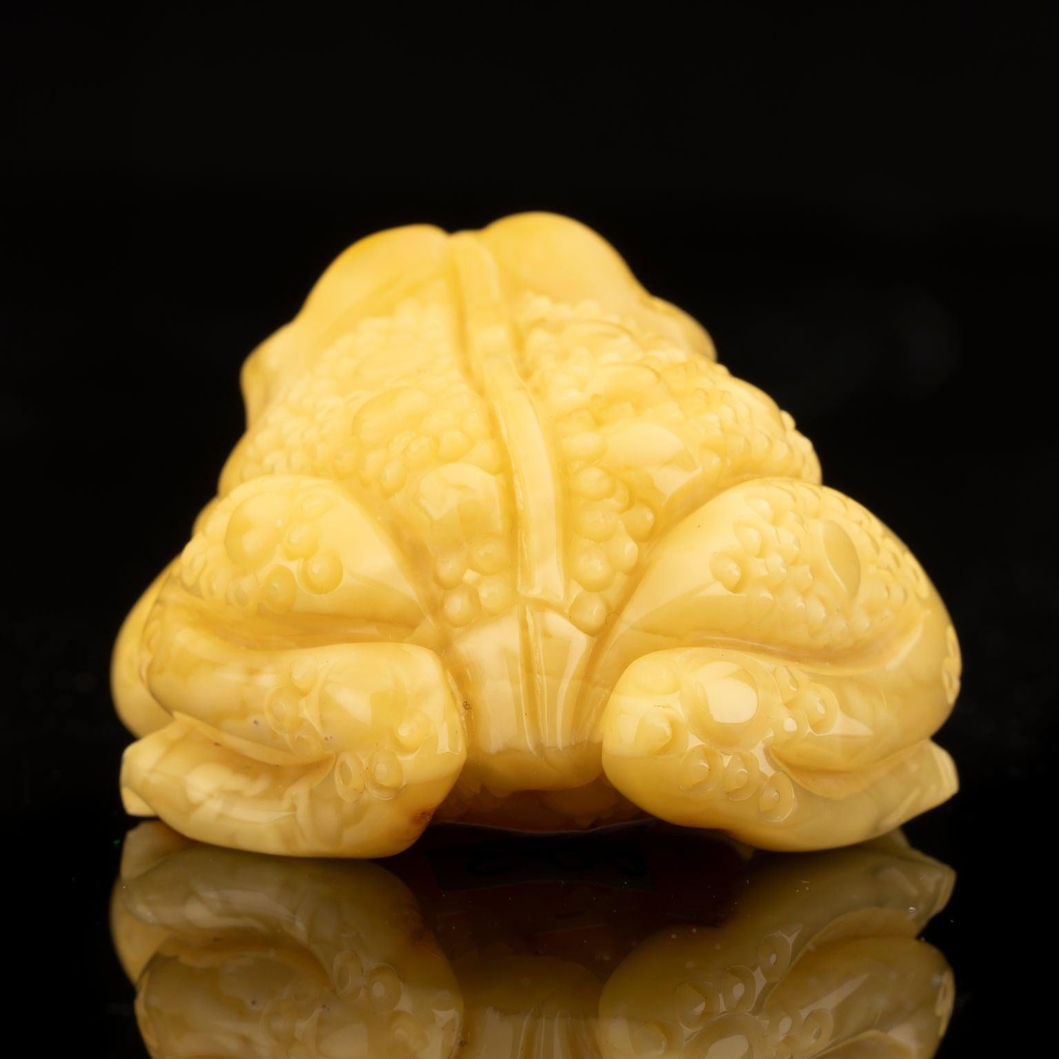 Hand-Carved Butterscotch Amber Frog // 39.15 Grams In New Condition For Sale In New York, NY