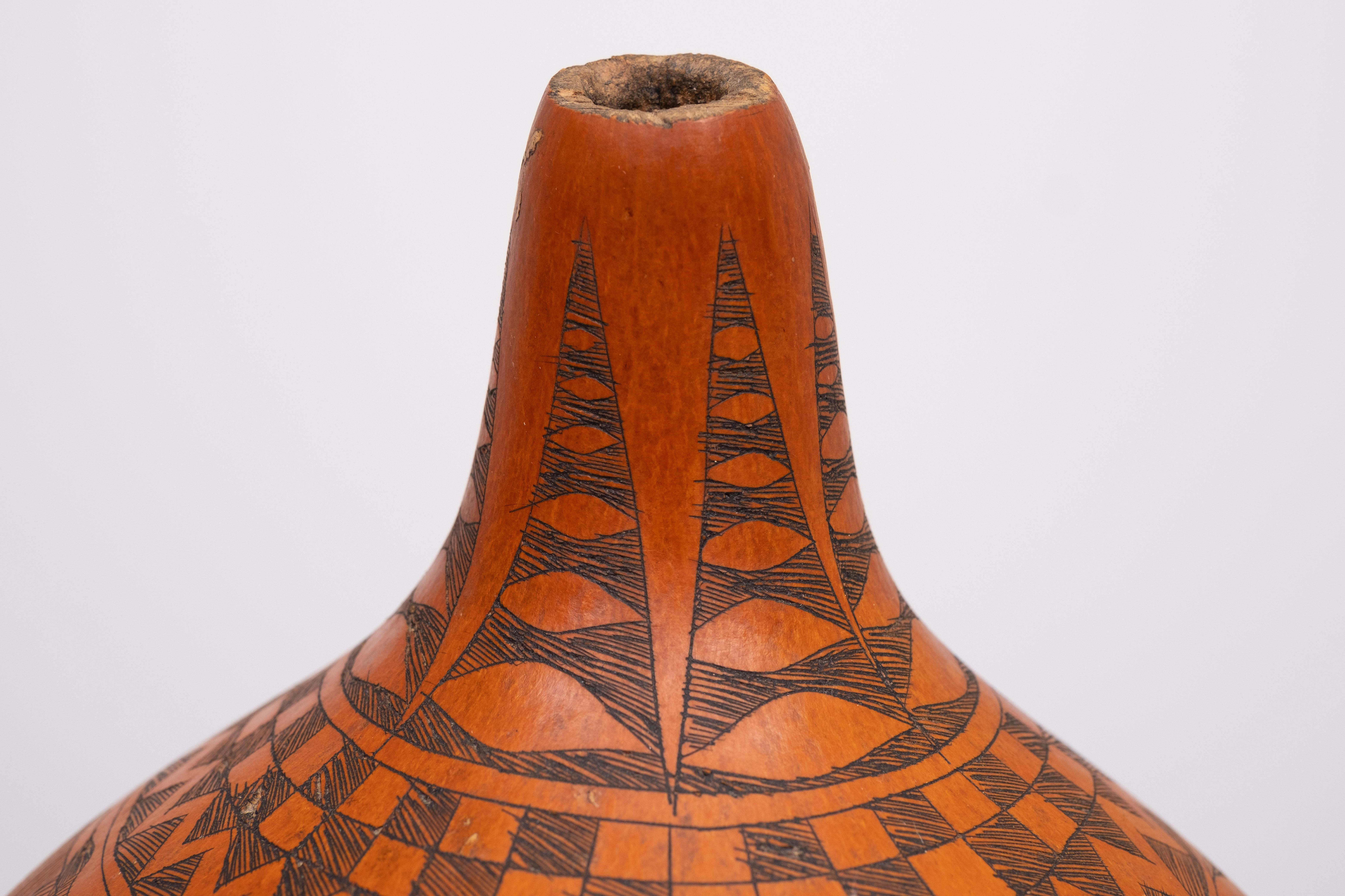 Hand Carved calabash vase  1950s In Good Condition In Den Haag, NL