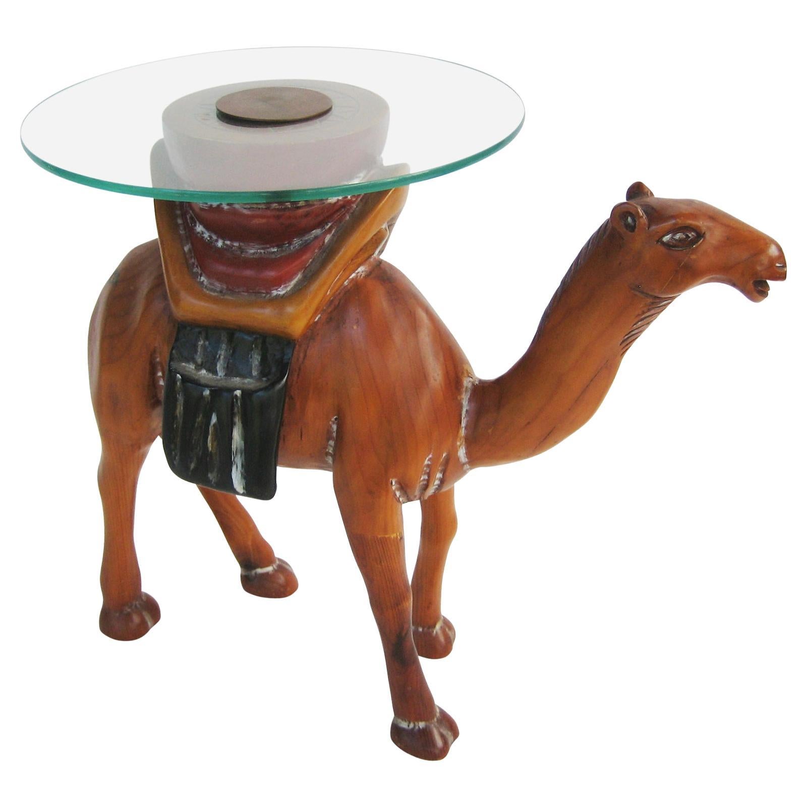 Table d'appoint camel sculptée à la main