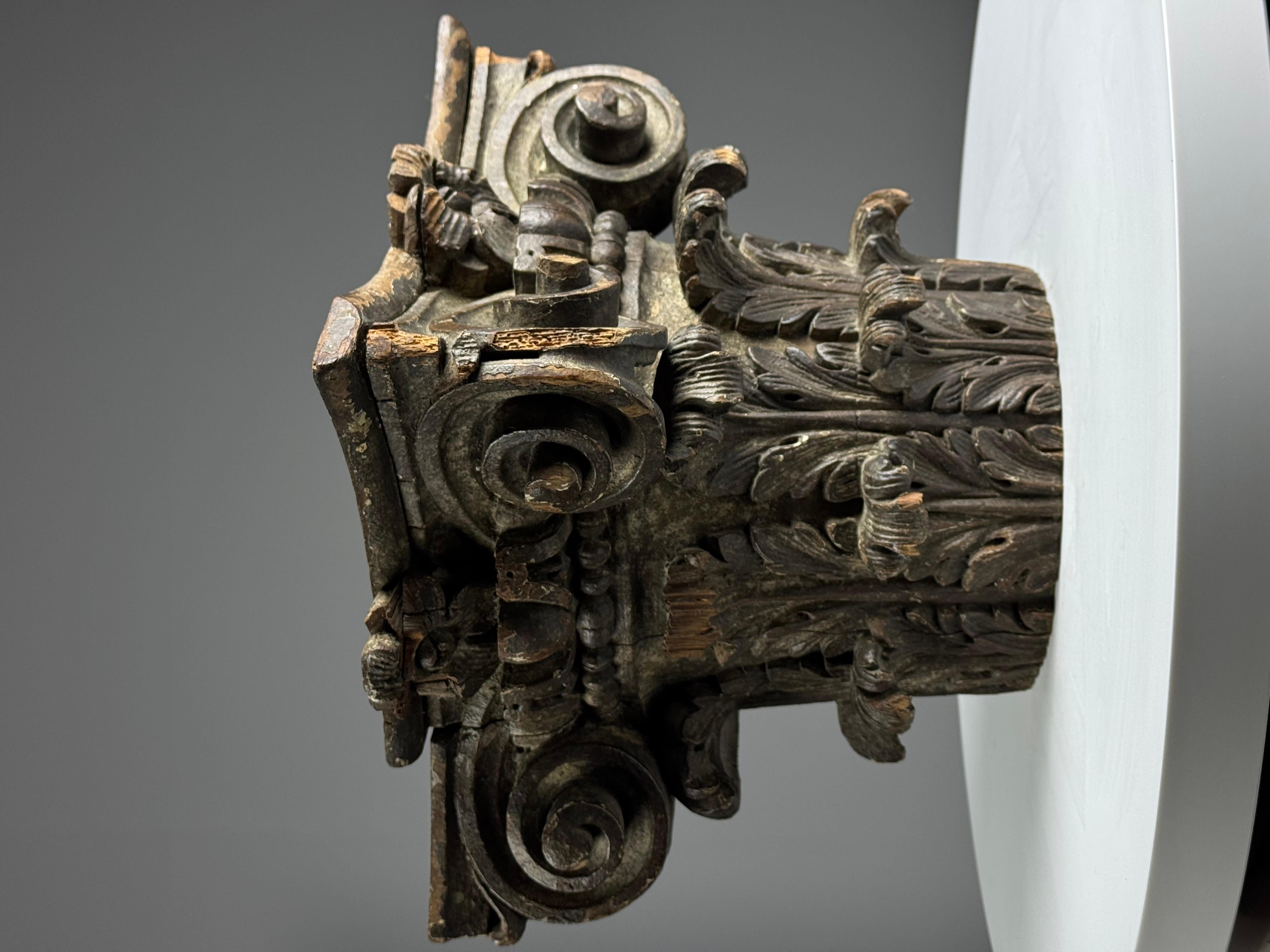 Hand-carved capital, 18th century For Sale 5