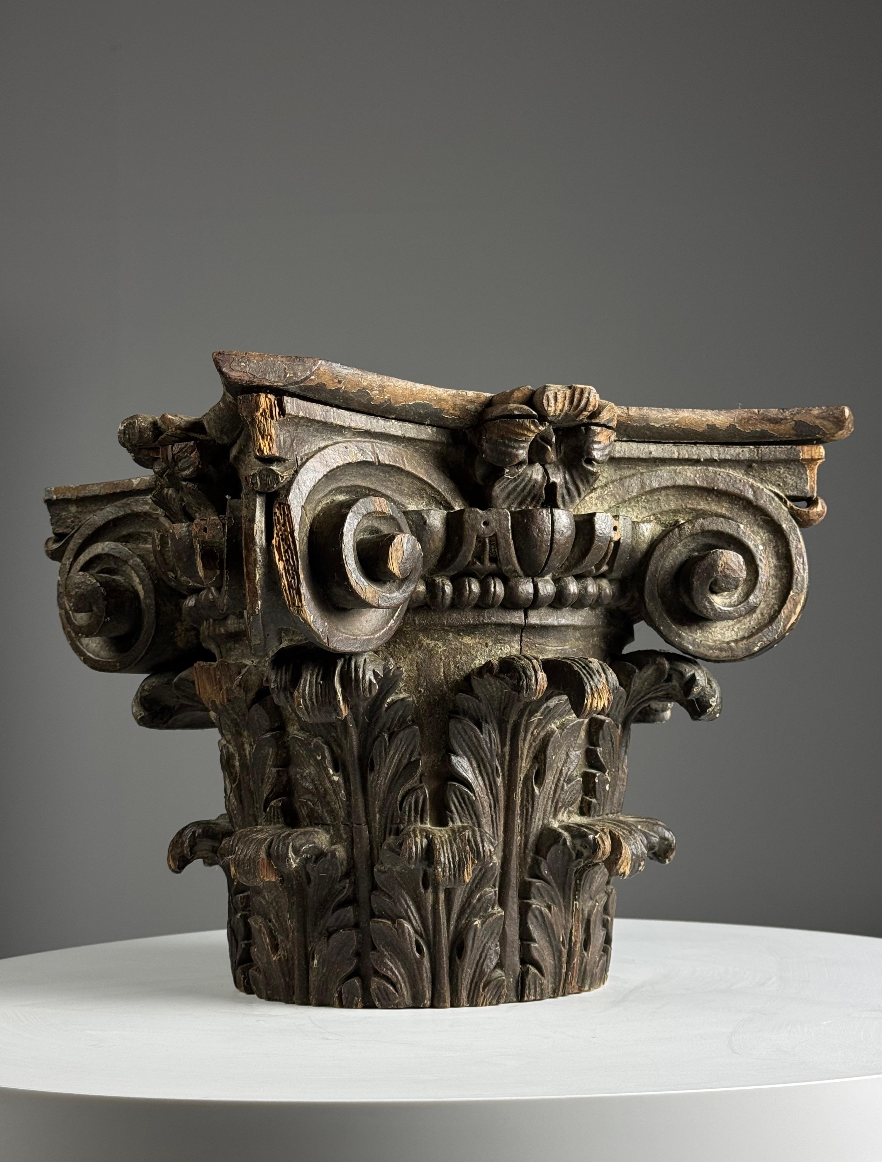 Oak Hand-carved capital, 18th century For Sale
