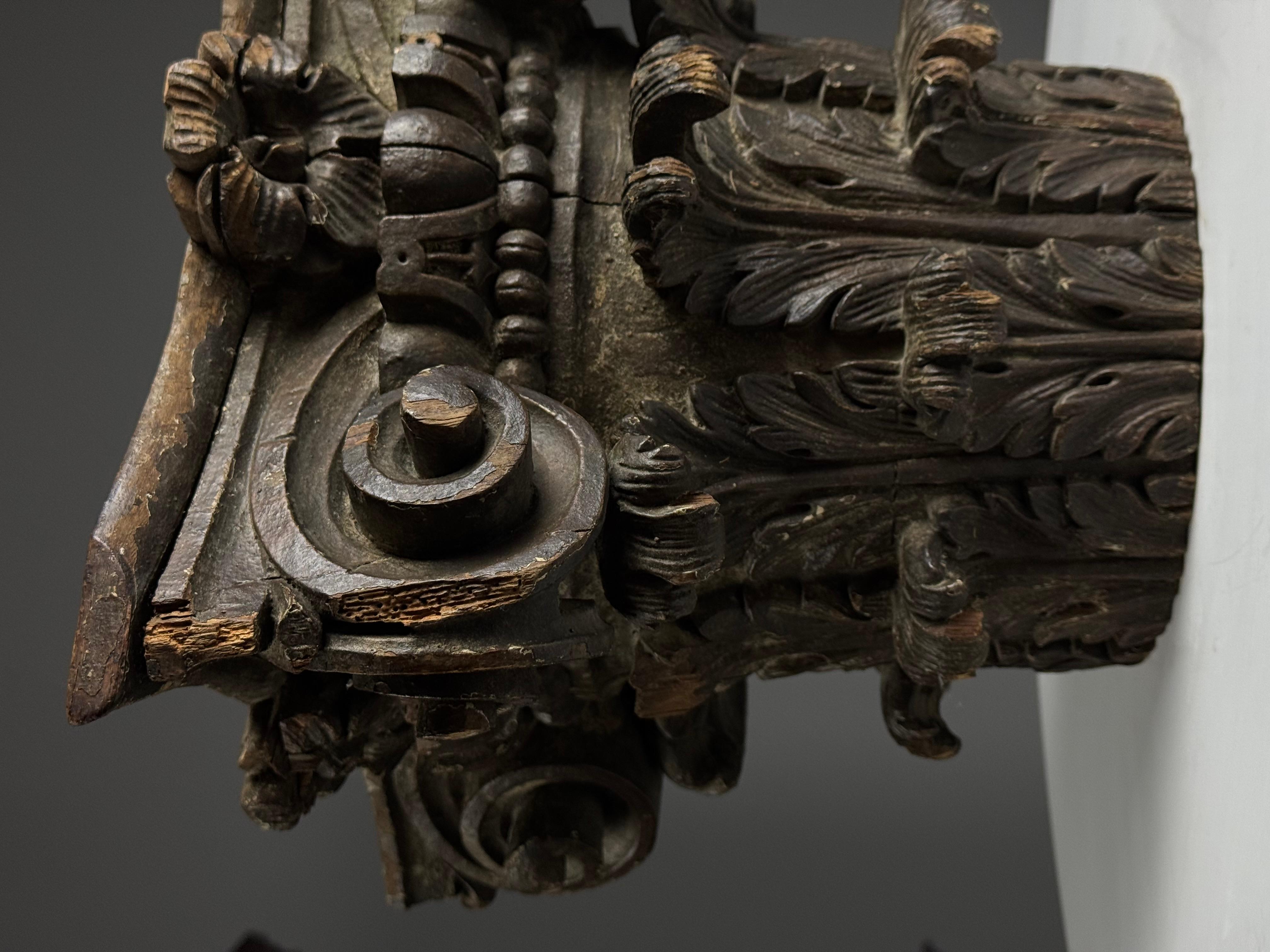 Hand-carved capital, 18th century For Sale 2