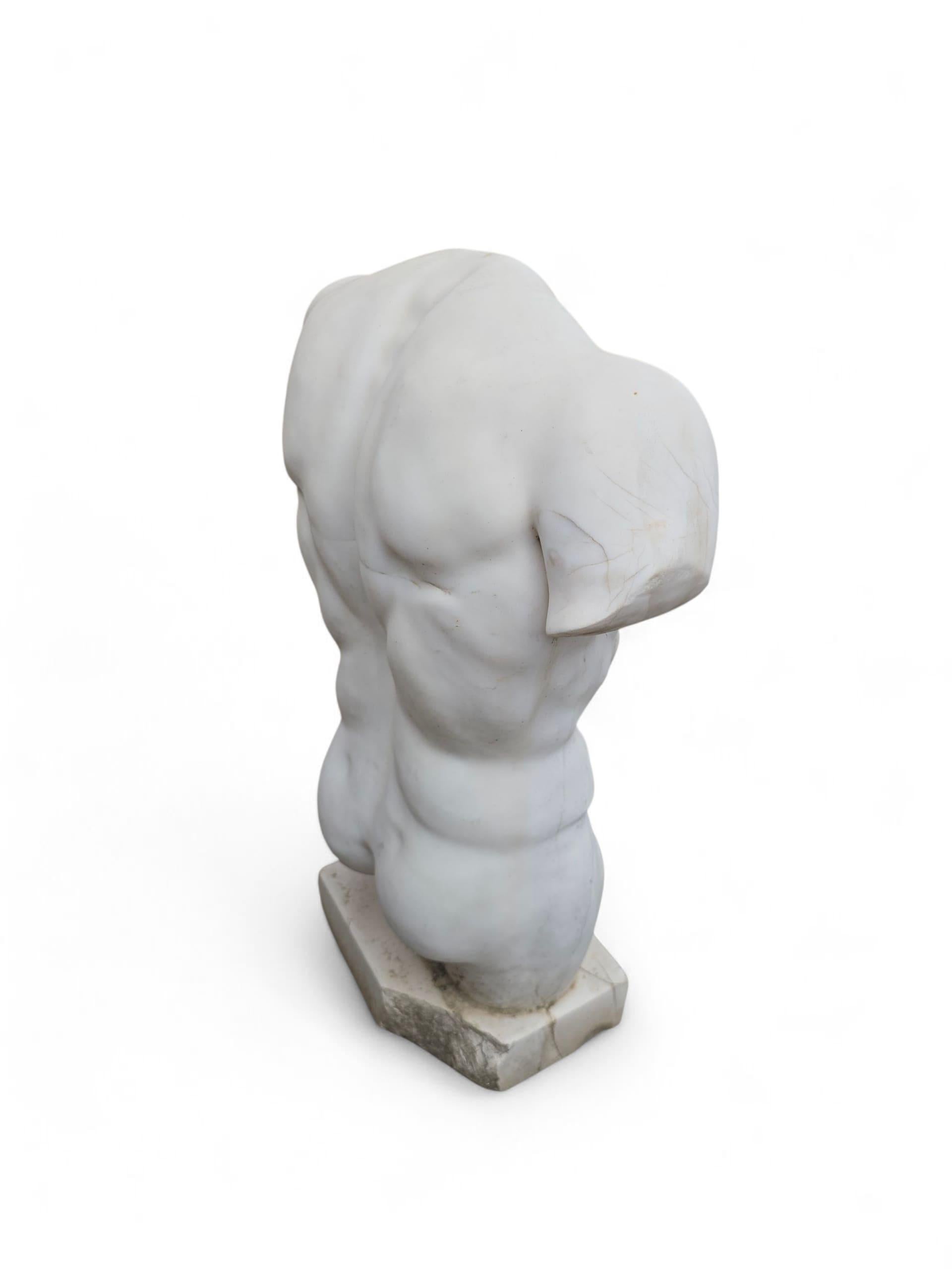 Escultura masculina clásica de mármol de Carrara tallada a mano, Italia en venta 1