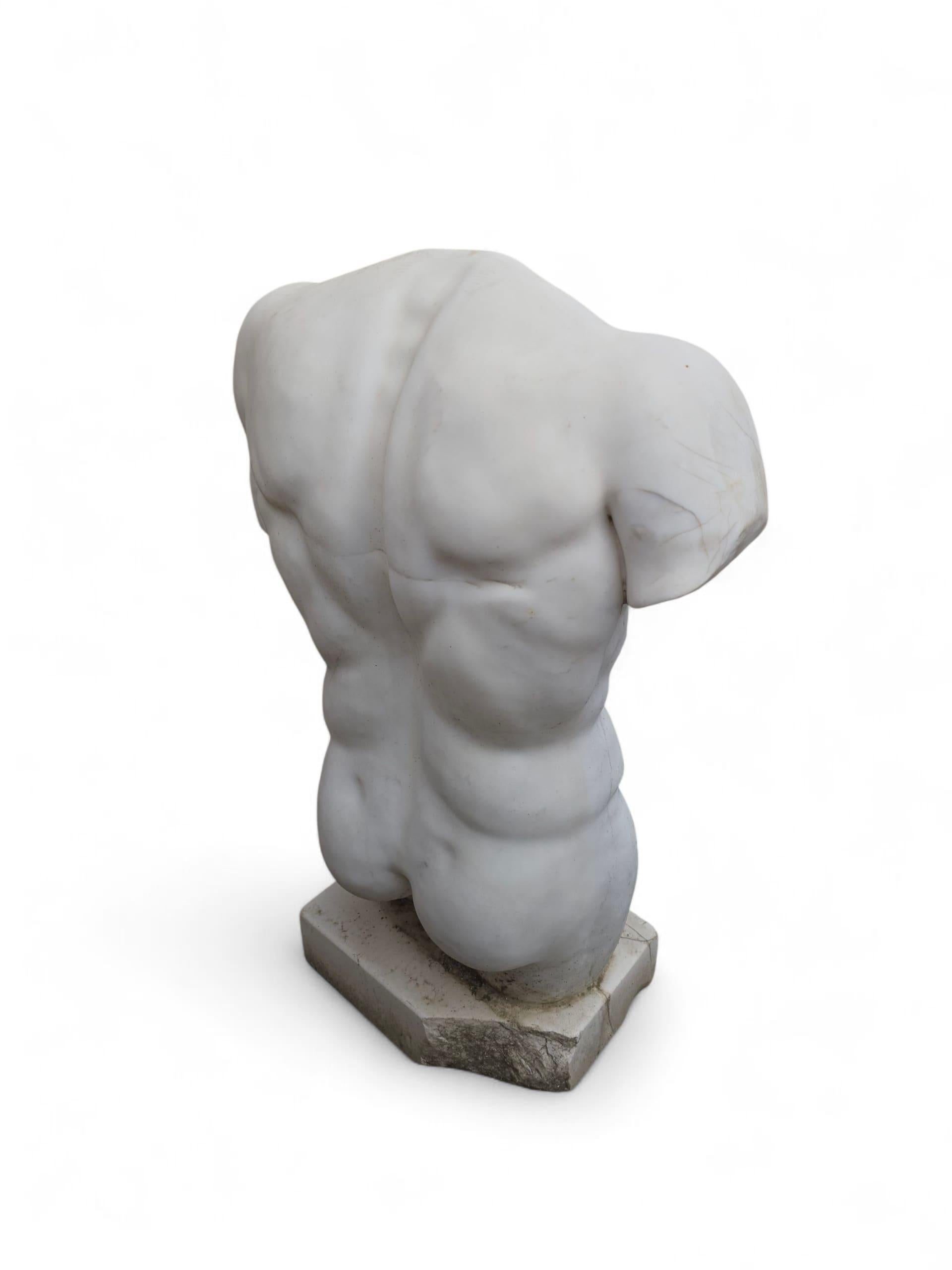 Escultura masculina clásica de mármol de Carrara tallada a mano, Italia en venta 2