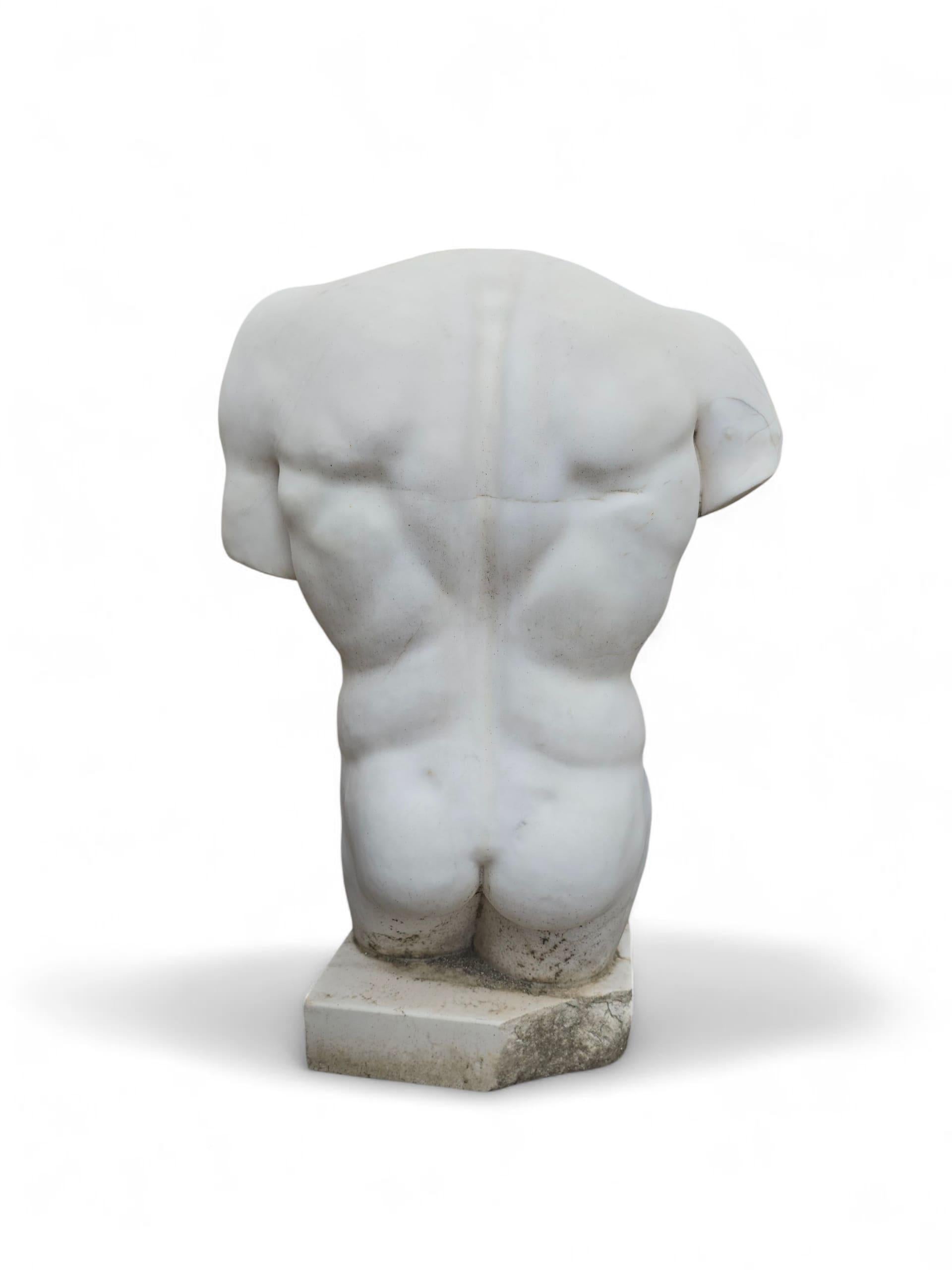 Escultura masculina clásica de mármol de Carrara tallada a mano, Italia en venta 3