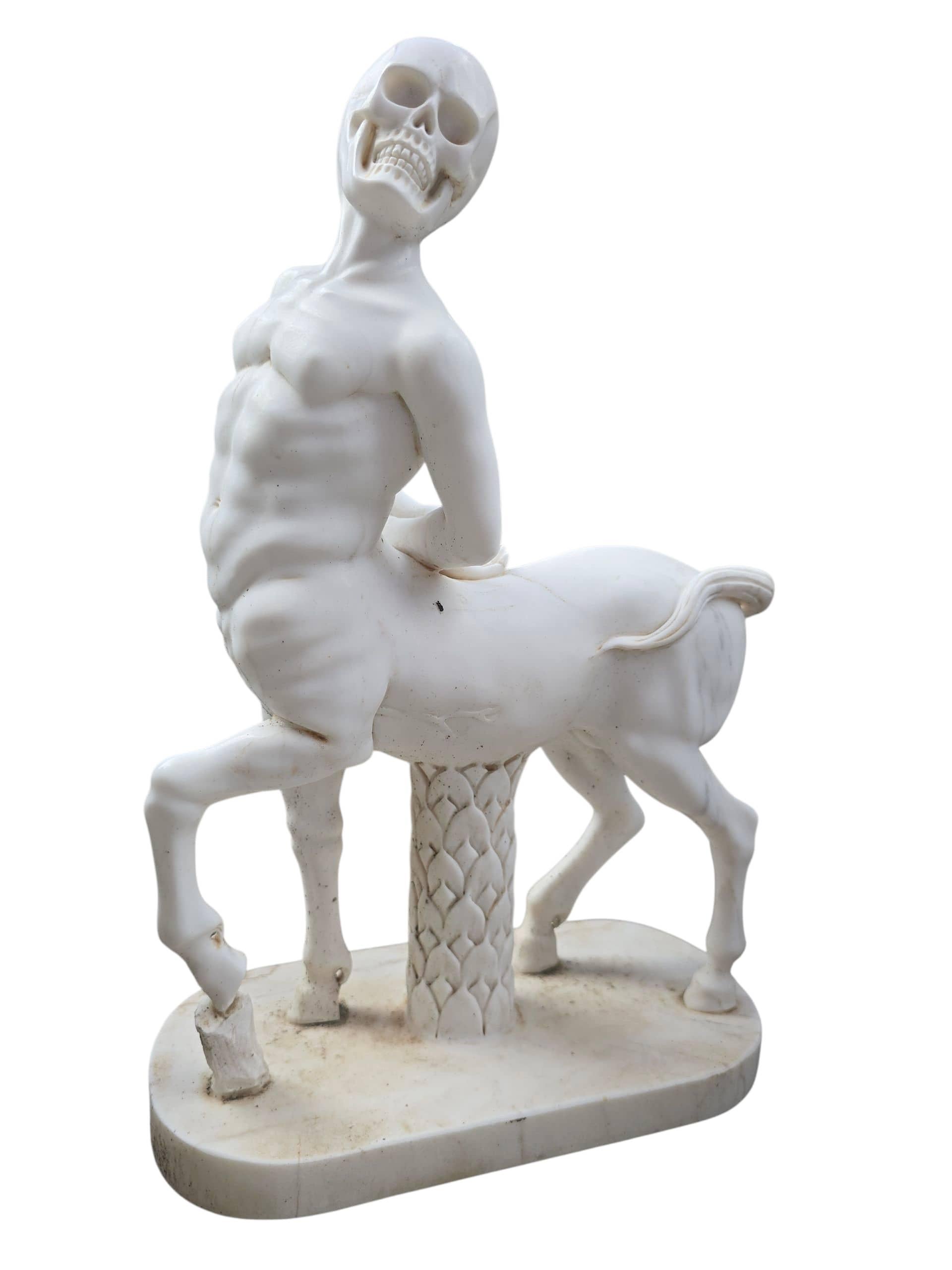 Scultura di centauro in marmo di Carrara scolpita a mano, Italia In condizioni buone in vendita a Madrid, ES