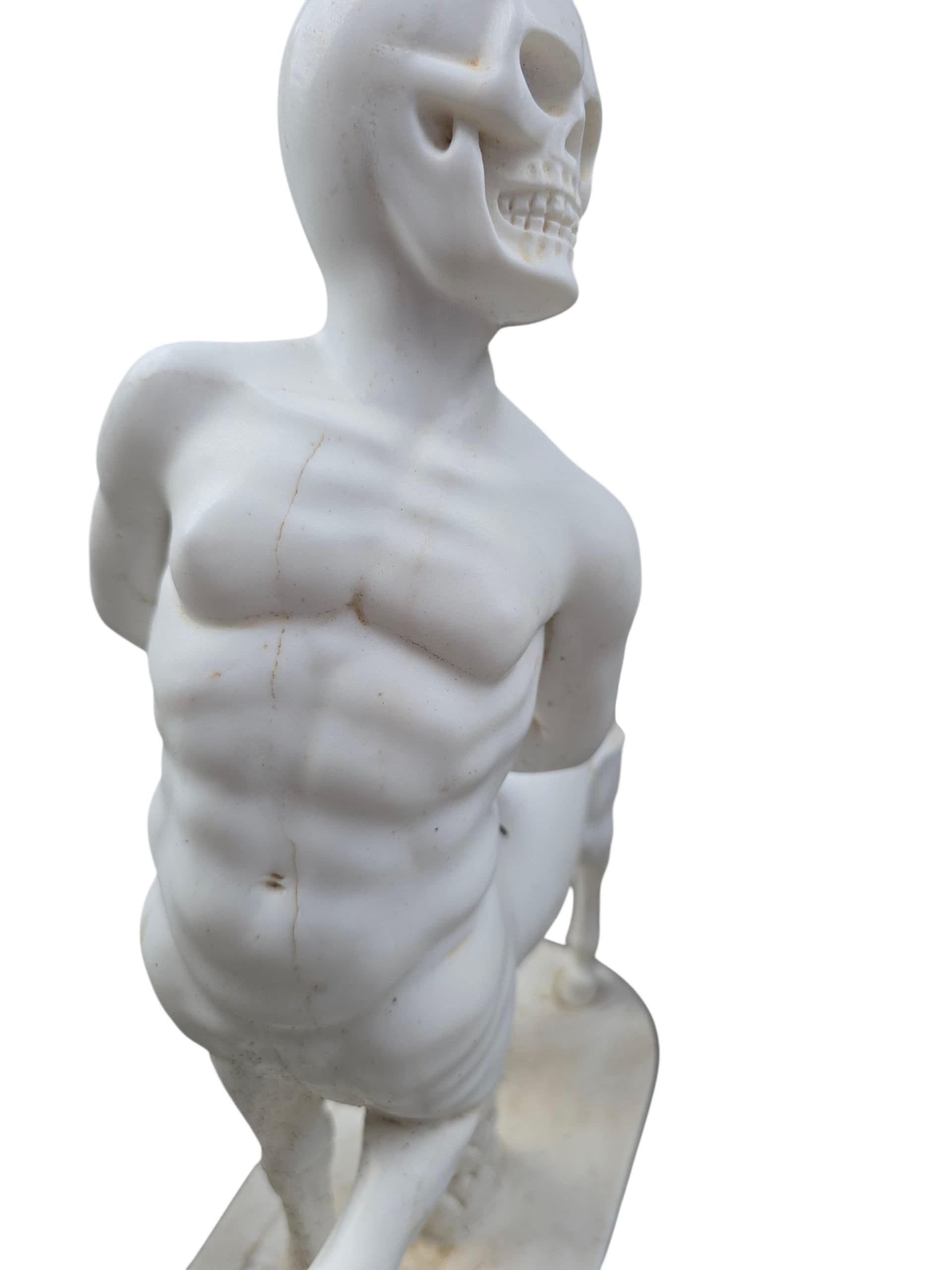 Marmo Scultura di centauro in marmo di Carrara scolpita a mano, Italia in vendita