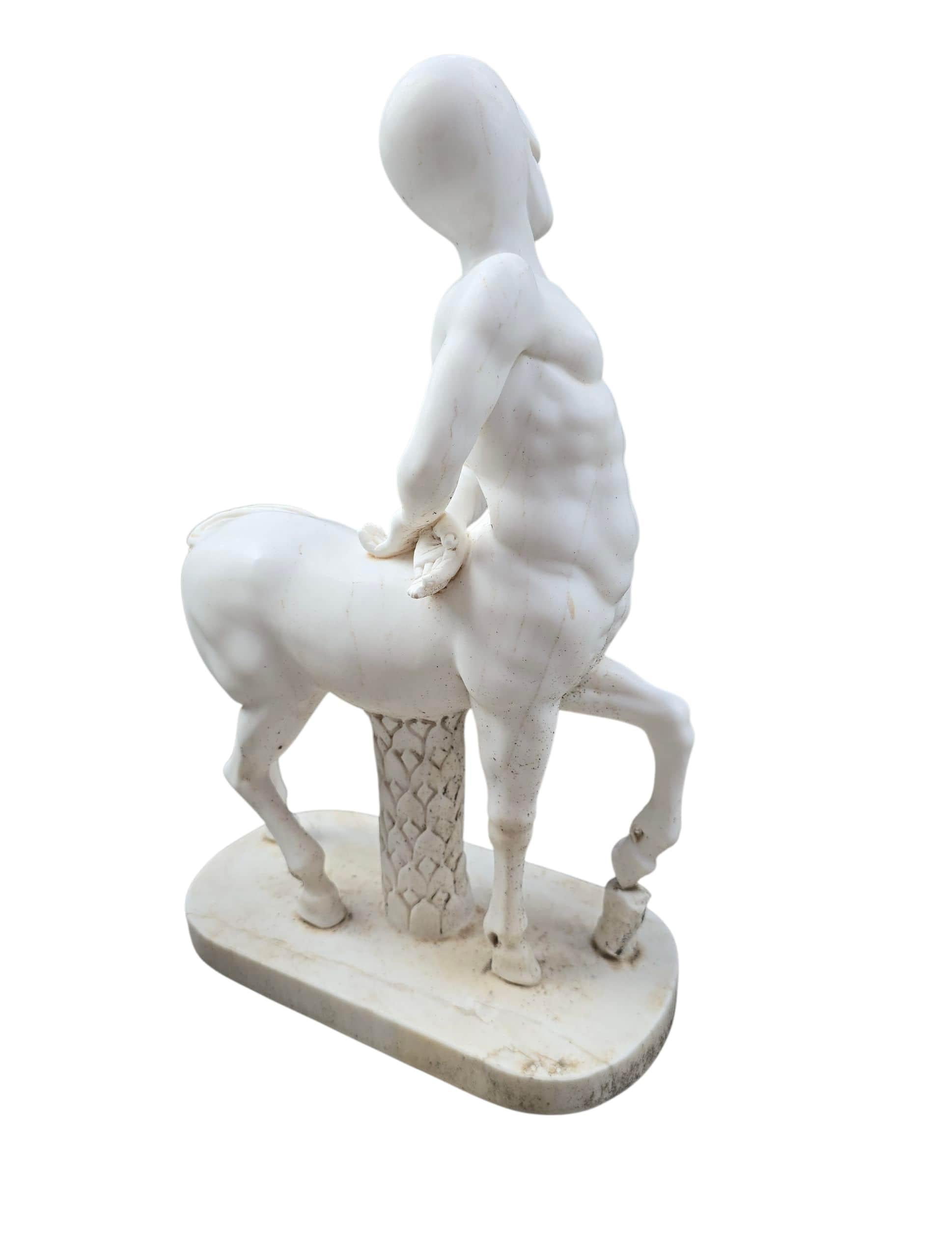 Scultura di centauro in marmo di Carrara scolpita a mano, Italia in vendita 2