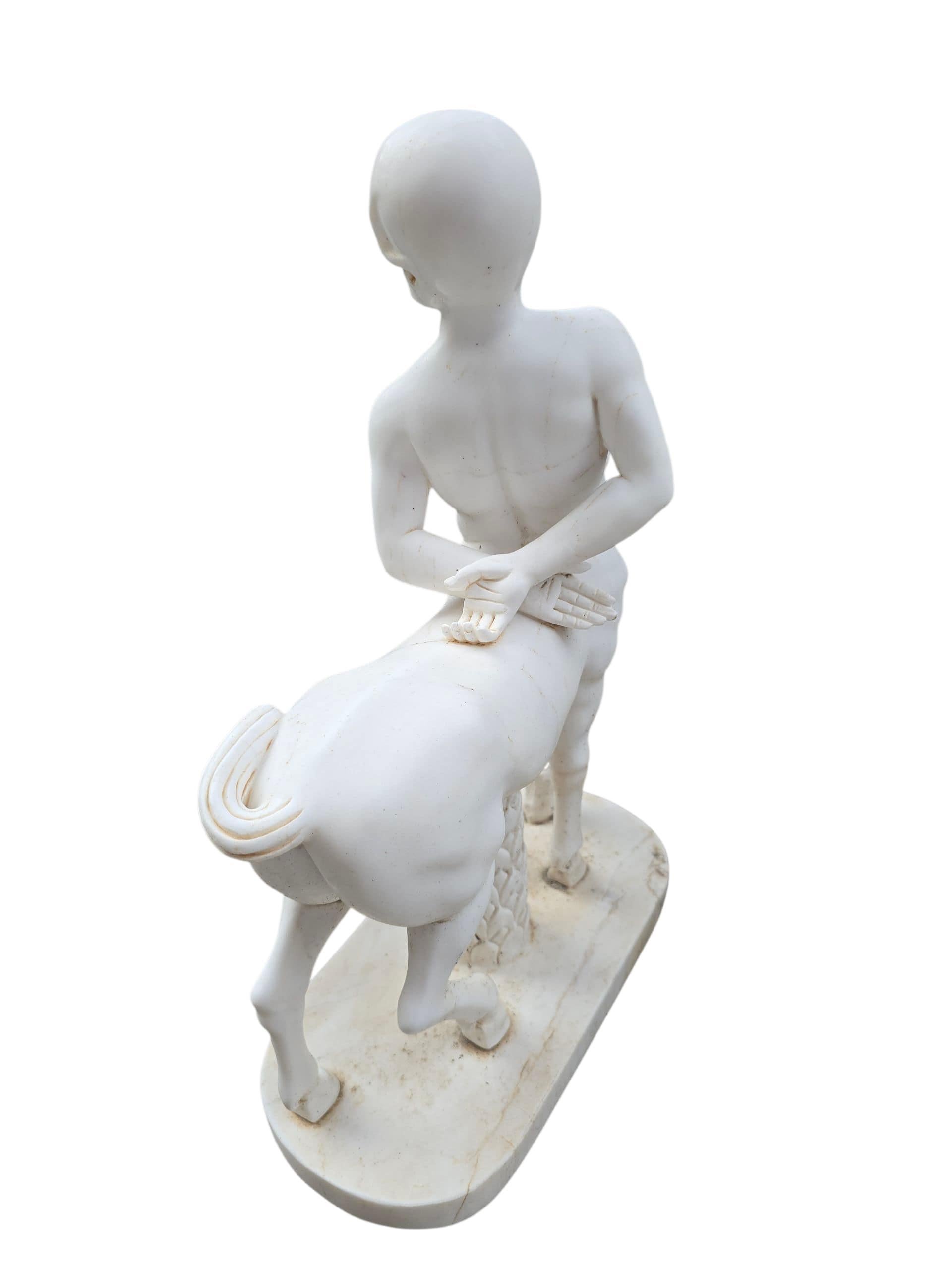 Scultura di centauro in marmo di Carrara scolpita a mano, Italia in vendita 3