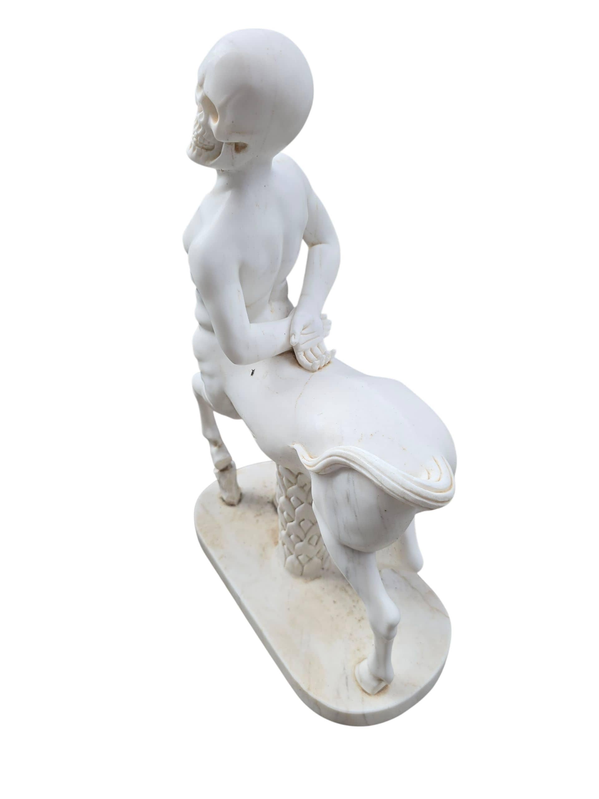 Scultura di centauro in marmo di Carrara scolpita a mano, Italia in vendita 4
