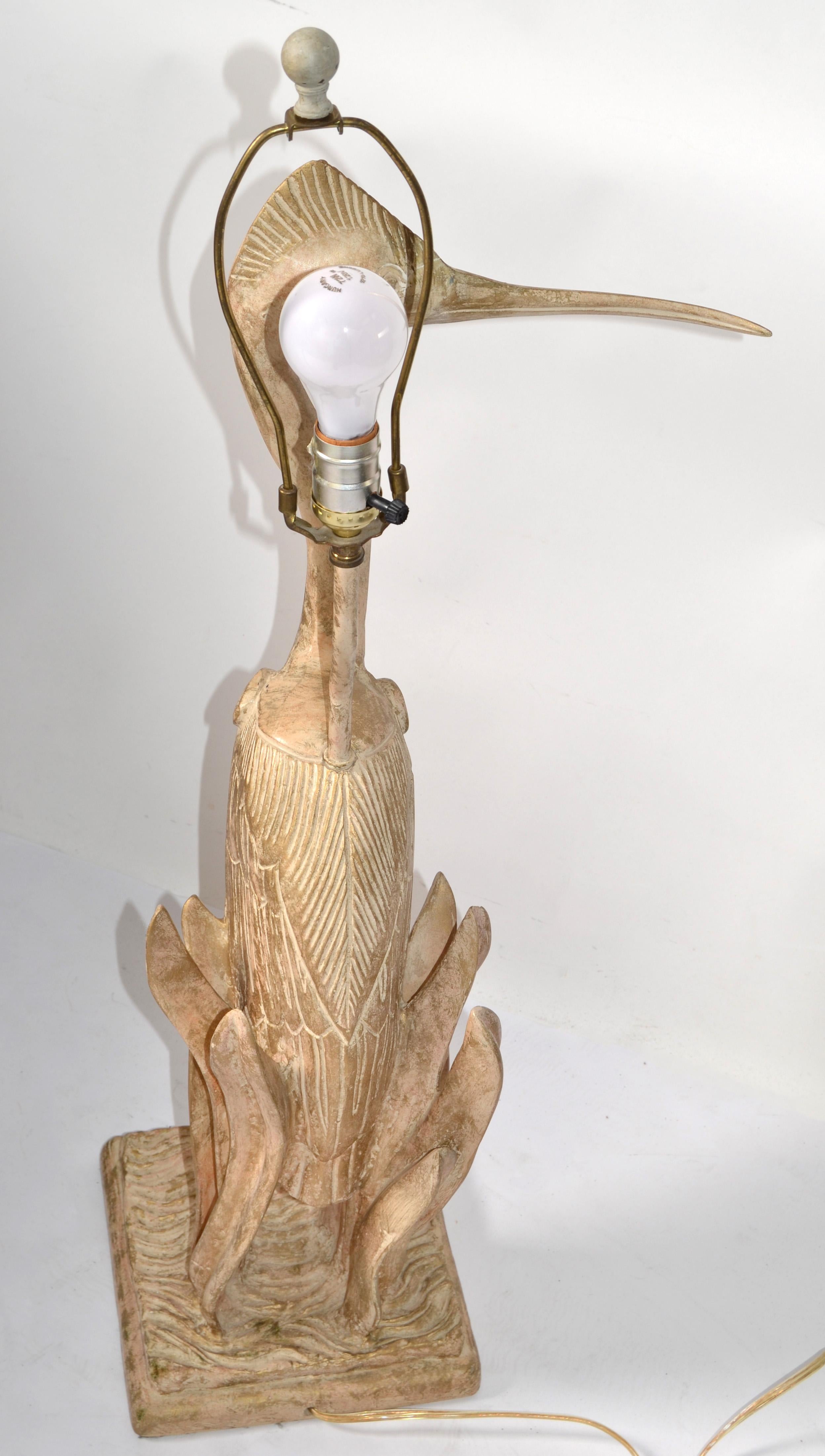 Hand Carved Cedar Wood Heron Bird Table Lamp Hollywood Regency Animal Figurine In Good Condition For Sale In Miami, FL