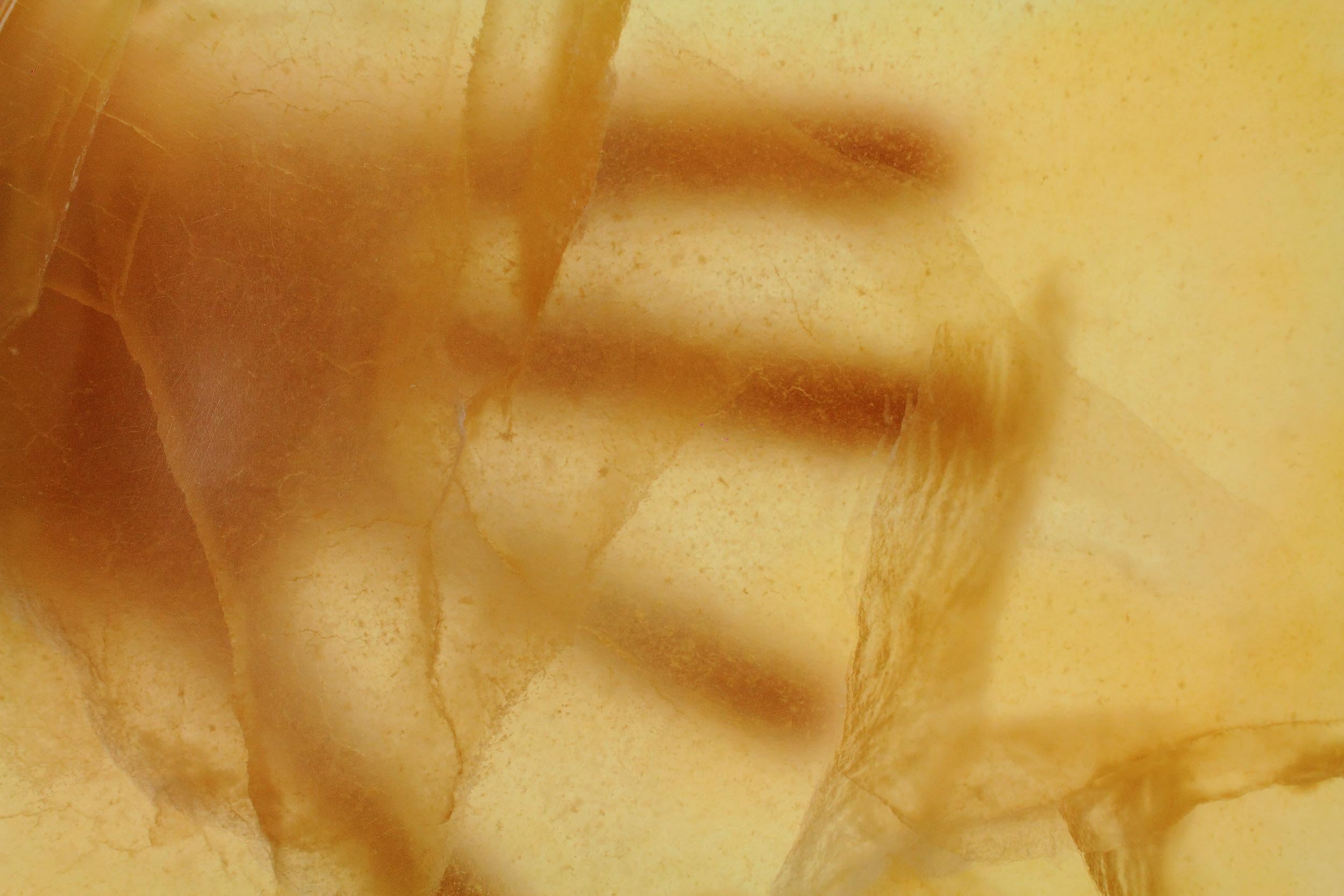 Sculpté à la main Plateaux de service ambré onyx marbré, fabriqués à la main en Italie en vente