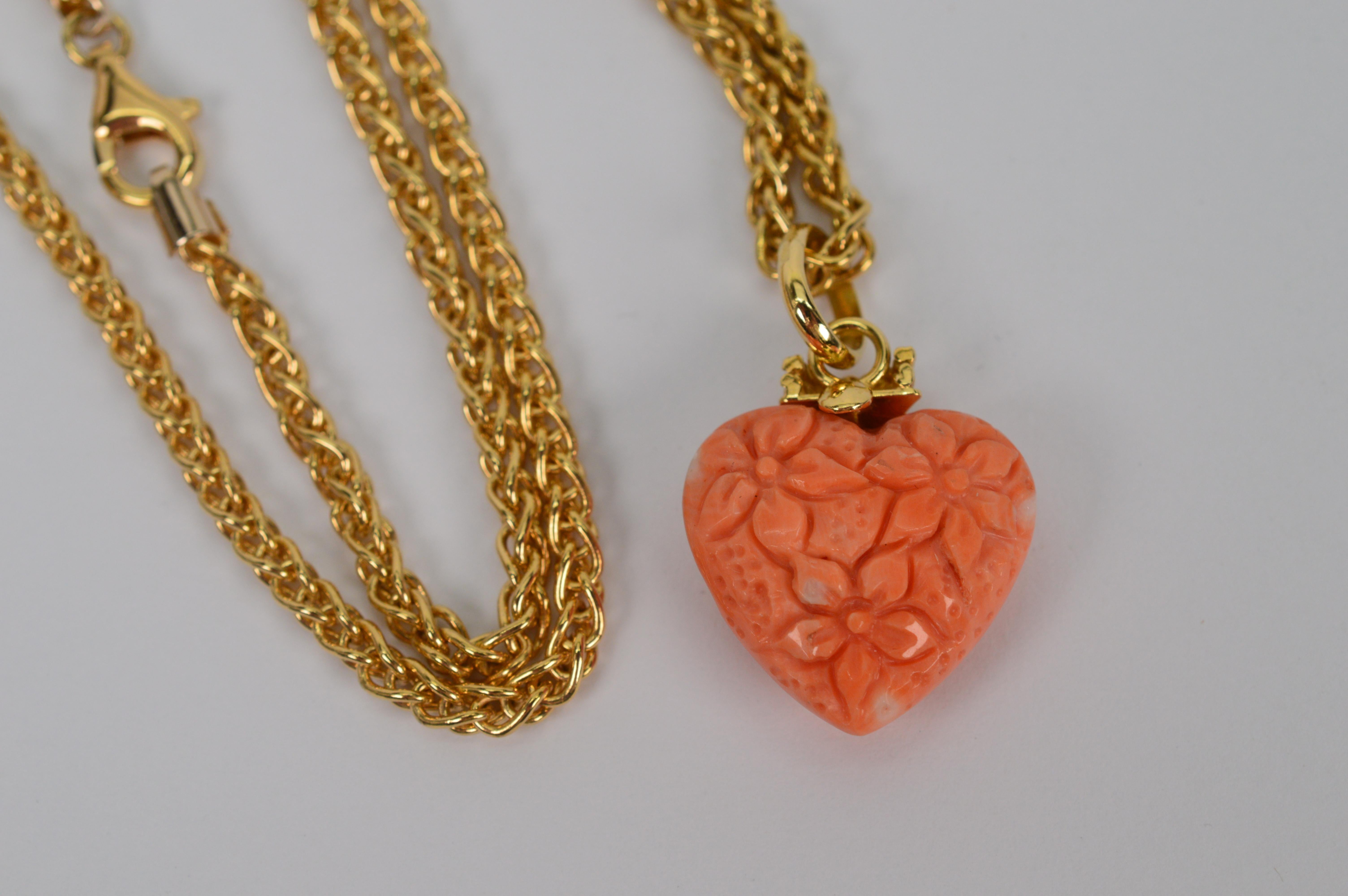 Hand Carved Cherub Coral Heart Pendant 18 Karat Italian Gold Chain Necklace For Sale 2