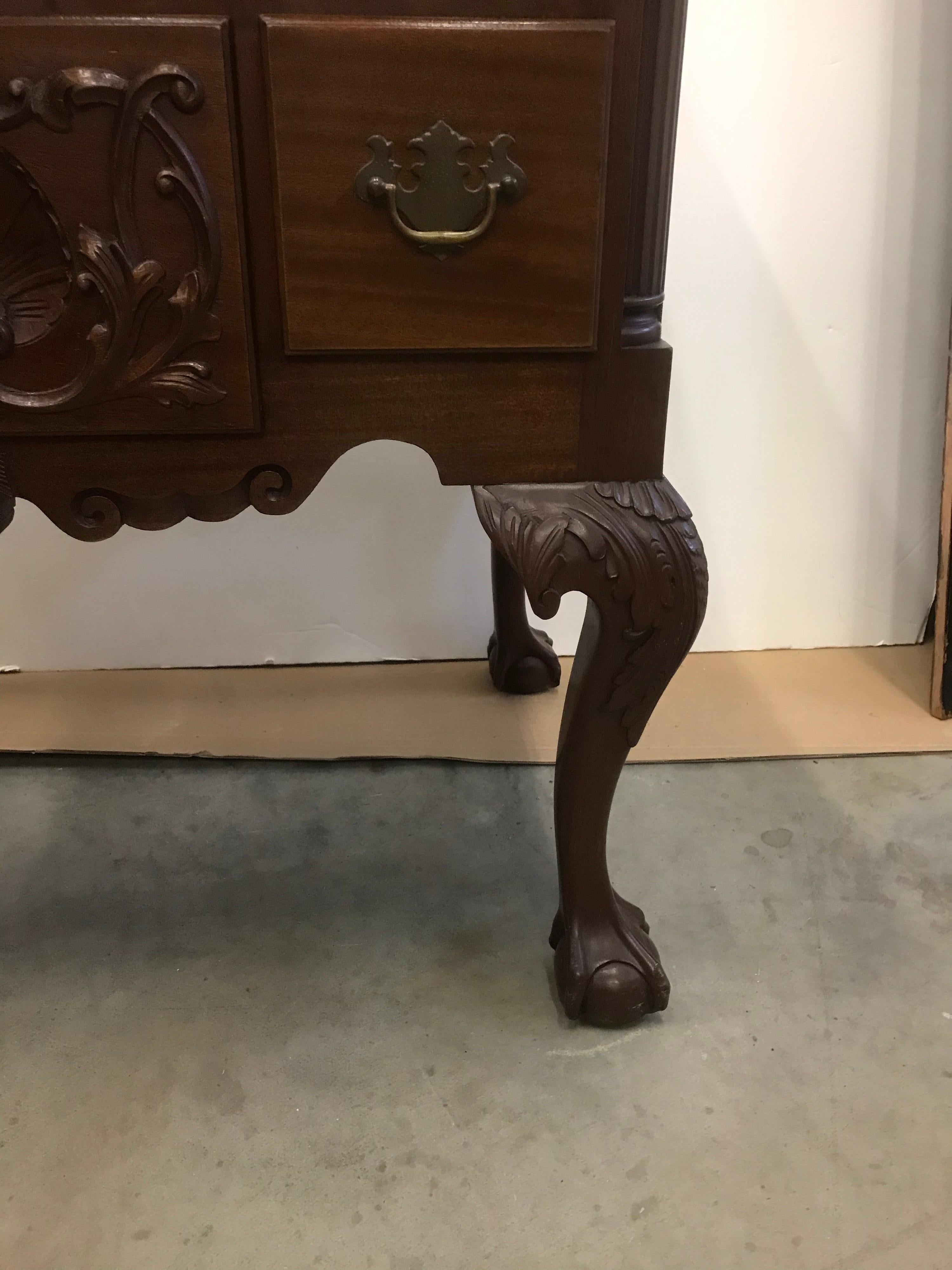 Hand Carved Chippendale Lowboy In Good Condition For Sale In Lambertville, NJ