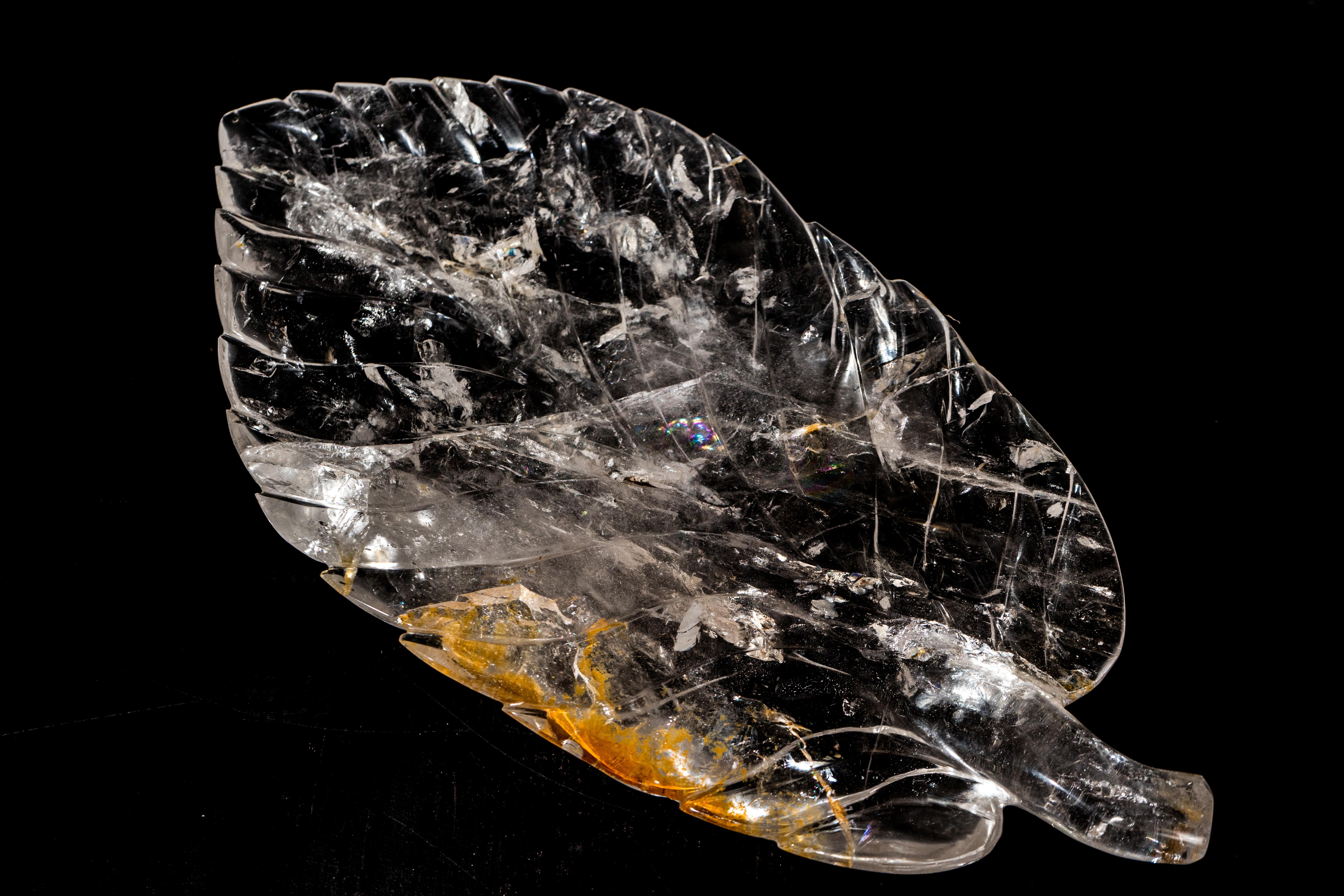 Vera foglia di cristallo di quarzo chiaro brasiliano - Elegante ciotola artigianale per qualsiasi stile di arredamento

▫️ Descrizione

Questa bellissima ciotola di cristallo chiaro è nata da un grande pezzo di quarzo grezzo di Diamantina ed è stata
