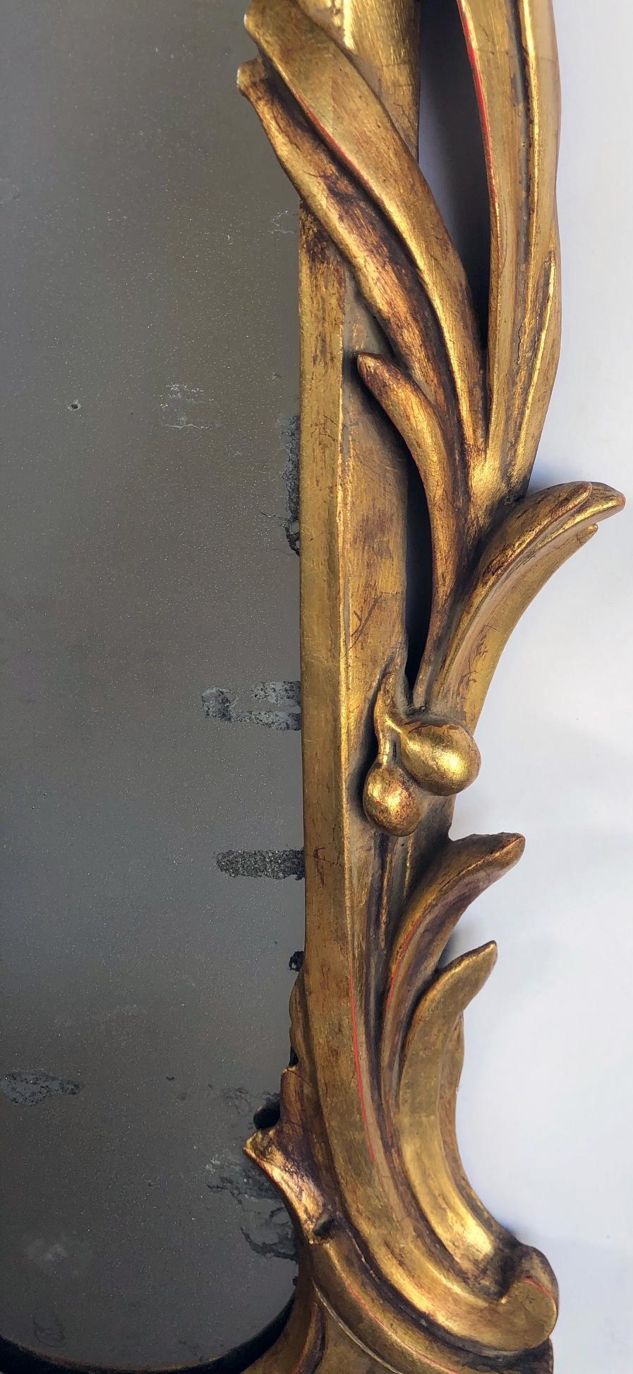 Sculpté à la main Miroir en bois doré à feuillage, sculpté à la main, de style néo-rococo continental en vente