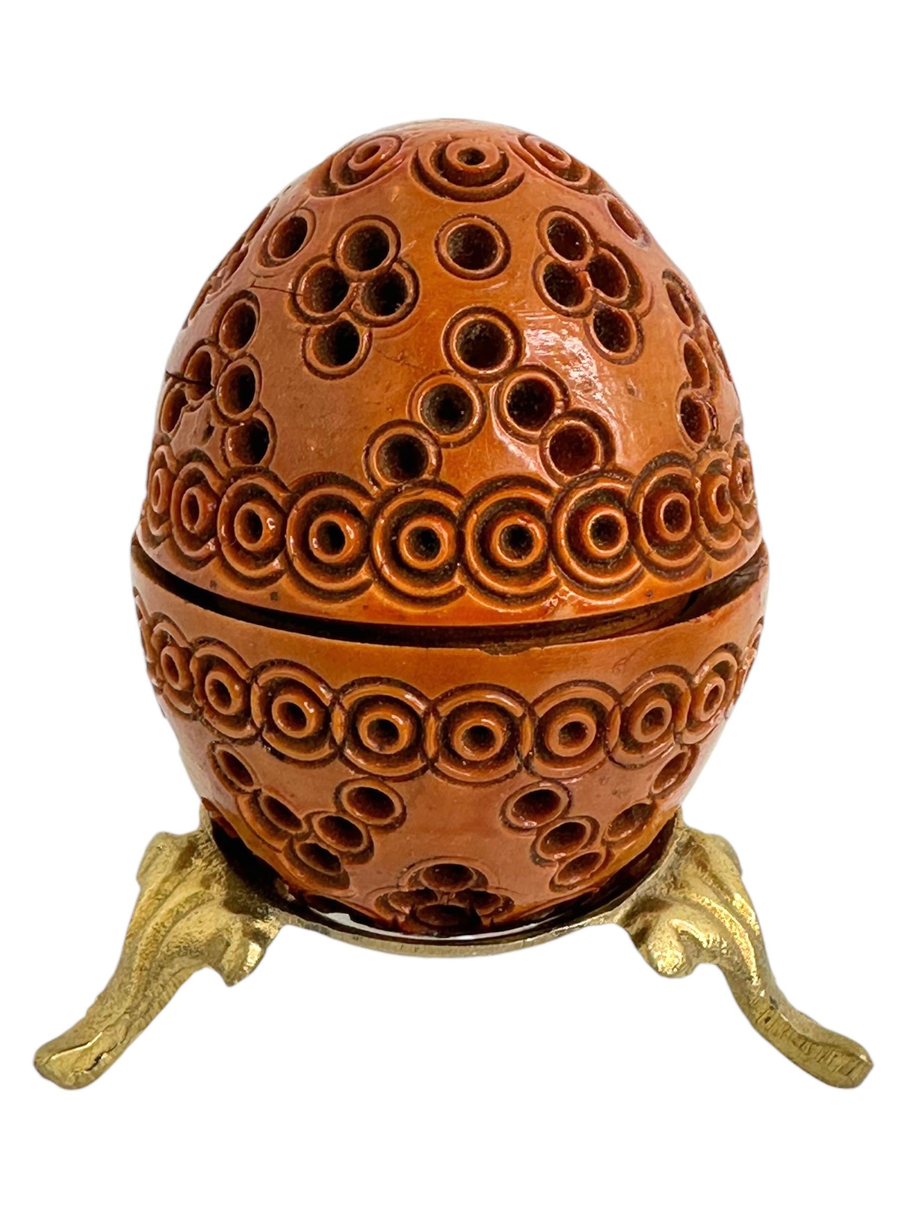 Boîte à oeufs en coquille sculptée à la main 19ème siècle Piège à puces Pomander Needle Case Bon état - En vente à Nuernberg, DE