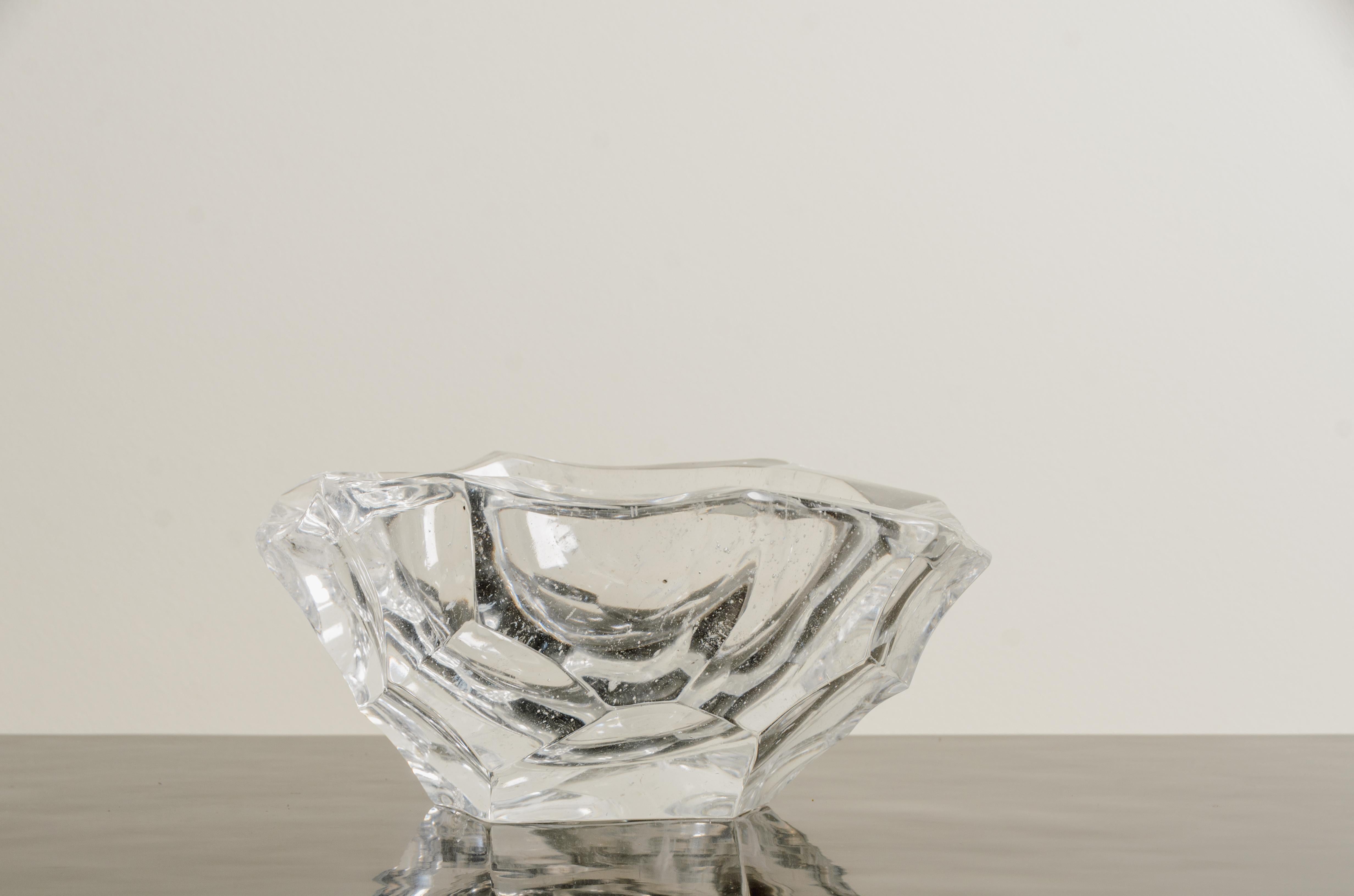 Bamboo Shaven Bowl
Crystal
Hand Carved
Limited Edition
Each piece is individually crafted and is unique. Crystal forms and inclusions can vary. 

