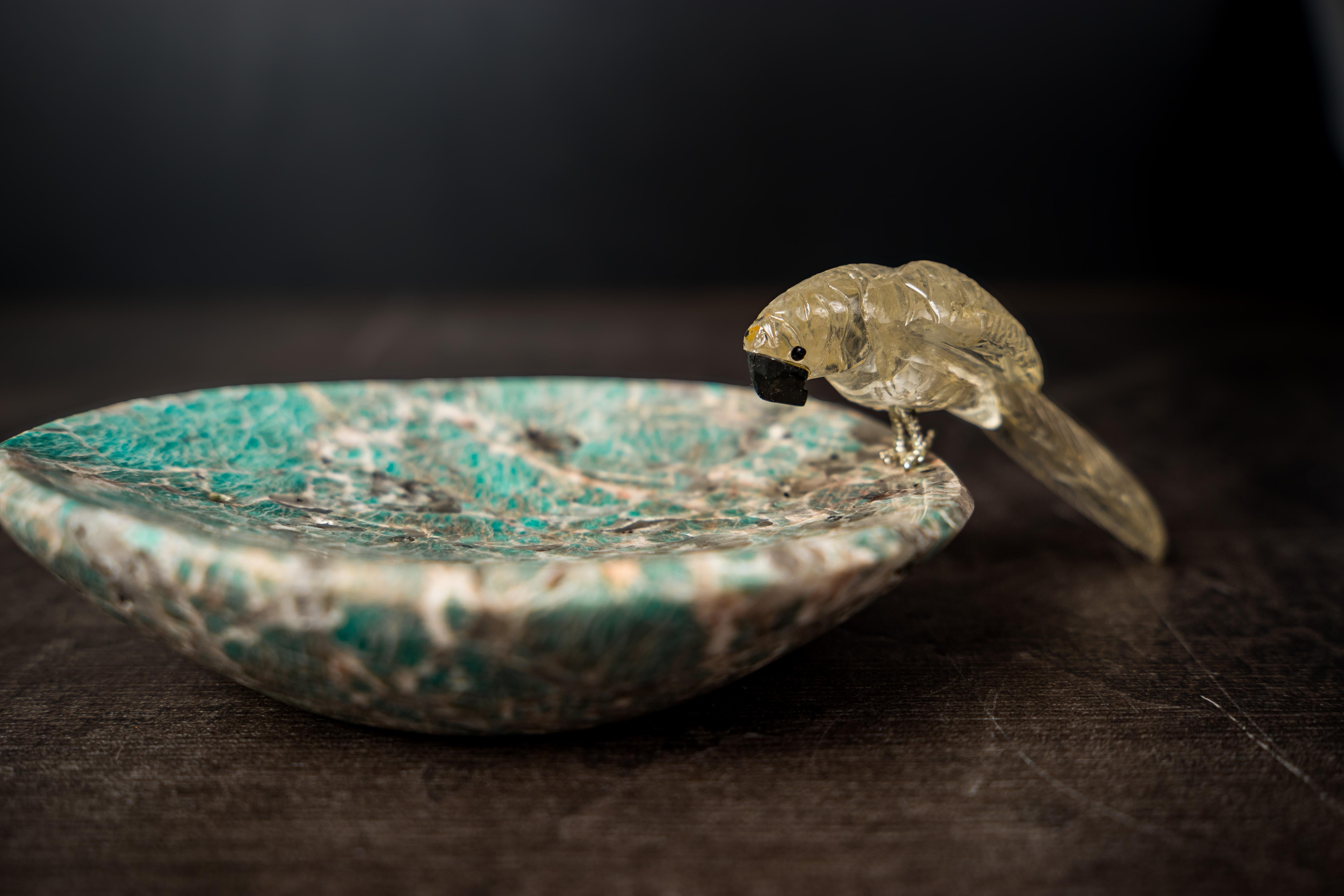 Hand-Carved Clear Quartz Parrot on Amazonite Crystal Bowl – Decorative Jewelry or Key Tray, Brazilian Stone Carving

▫️ Description

Depicting a graceful parrot, this hand-carved bowl draws inspiration from the world’s rich fauna and is crafted from