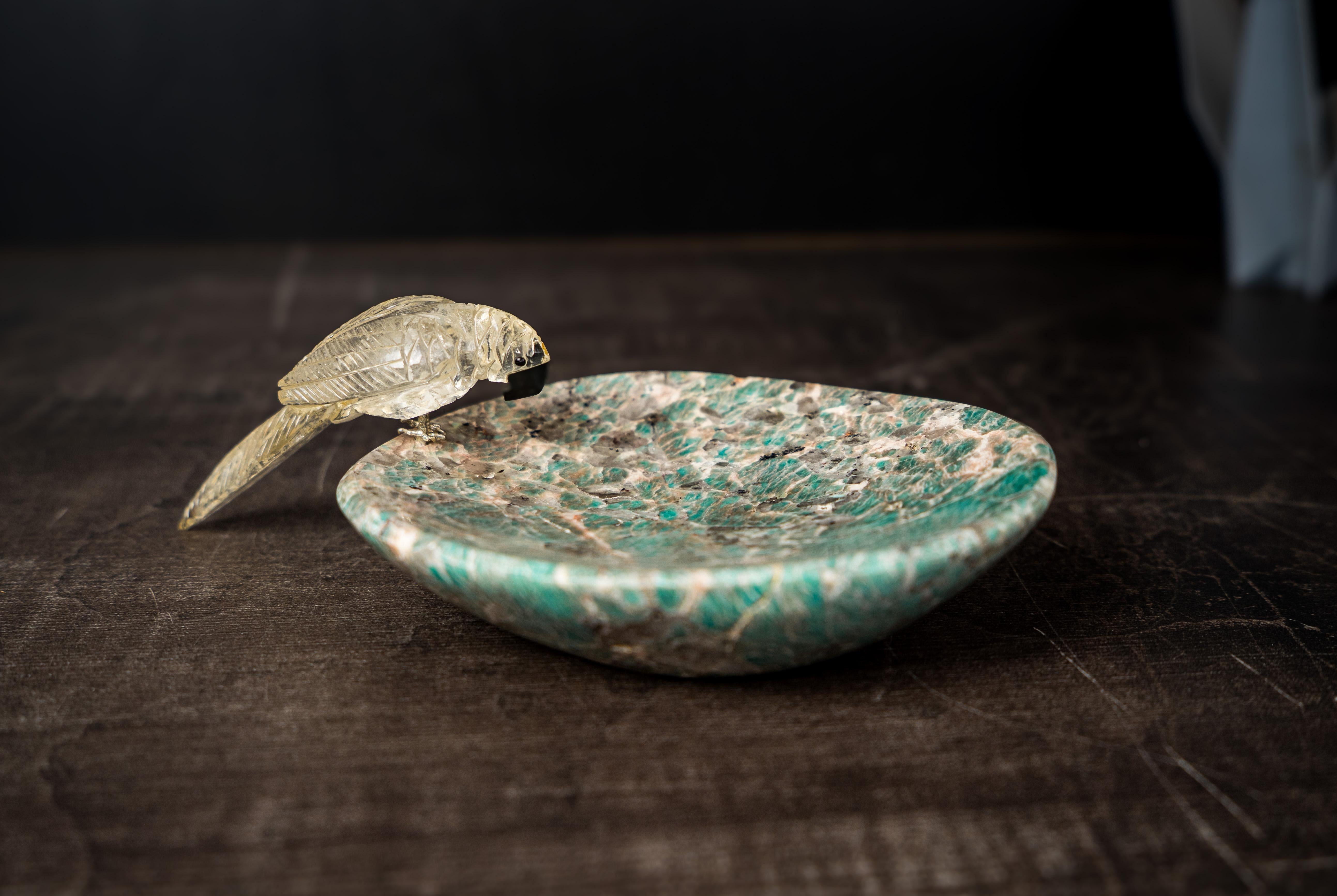 Hand-Carved Crystal Parrot on a Amazonite Quartz Bowl In New Condition For Sale In Ametista Do Sul, BR