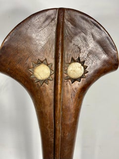 Club de guerre de Fiji sculpté et décoré à la main. Sculpture moderniste