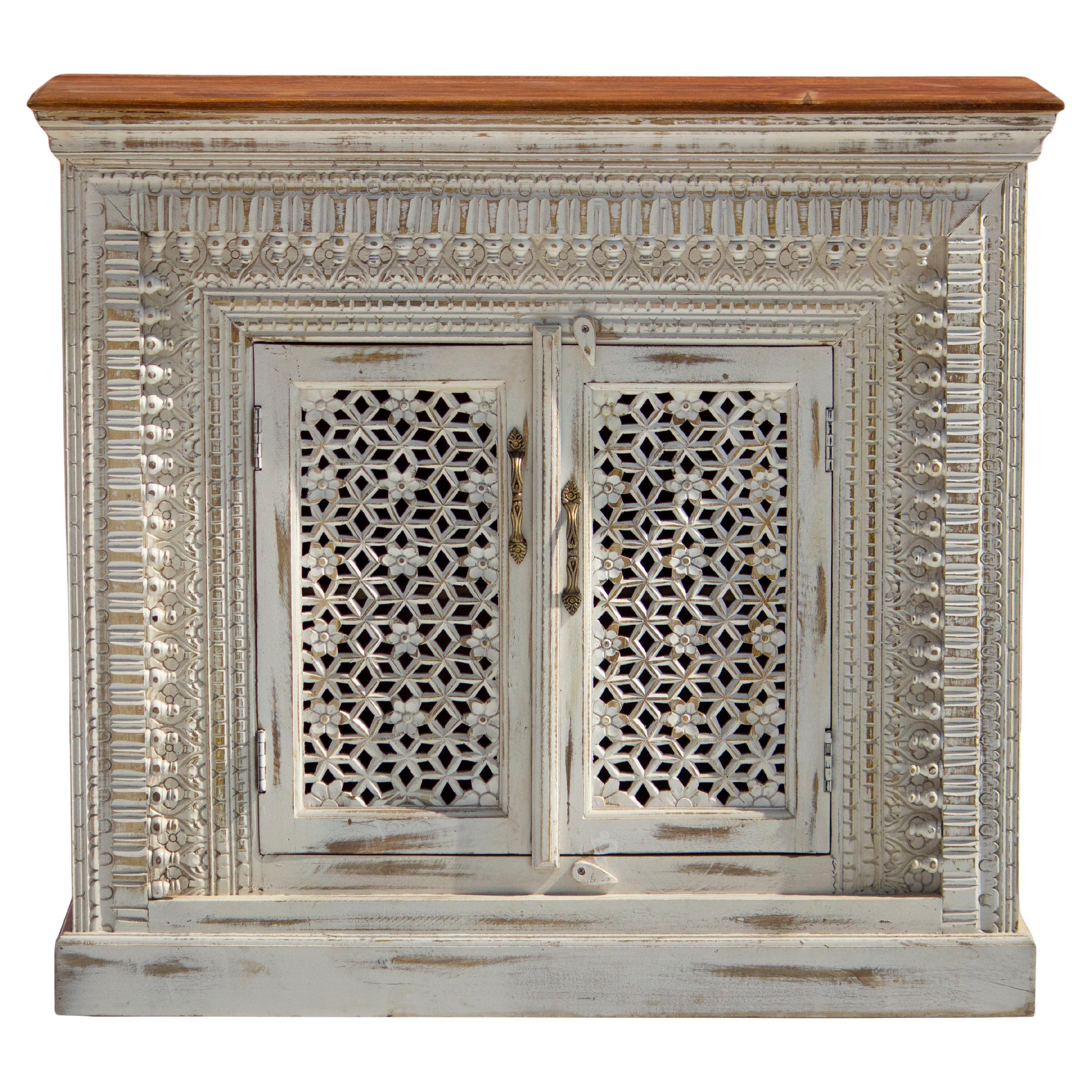 Armoire d
appoint en bois treillis blanc vieilli sculptée à la main par House of Jaipur