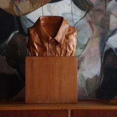Handgeschnitzte Kleiderhemd-Skulptur von Donald Nelsen, 20. Jahrhundert
