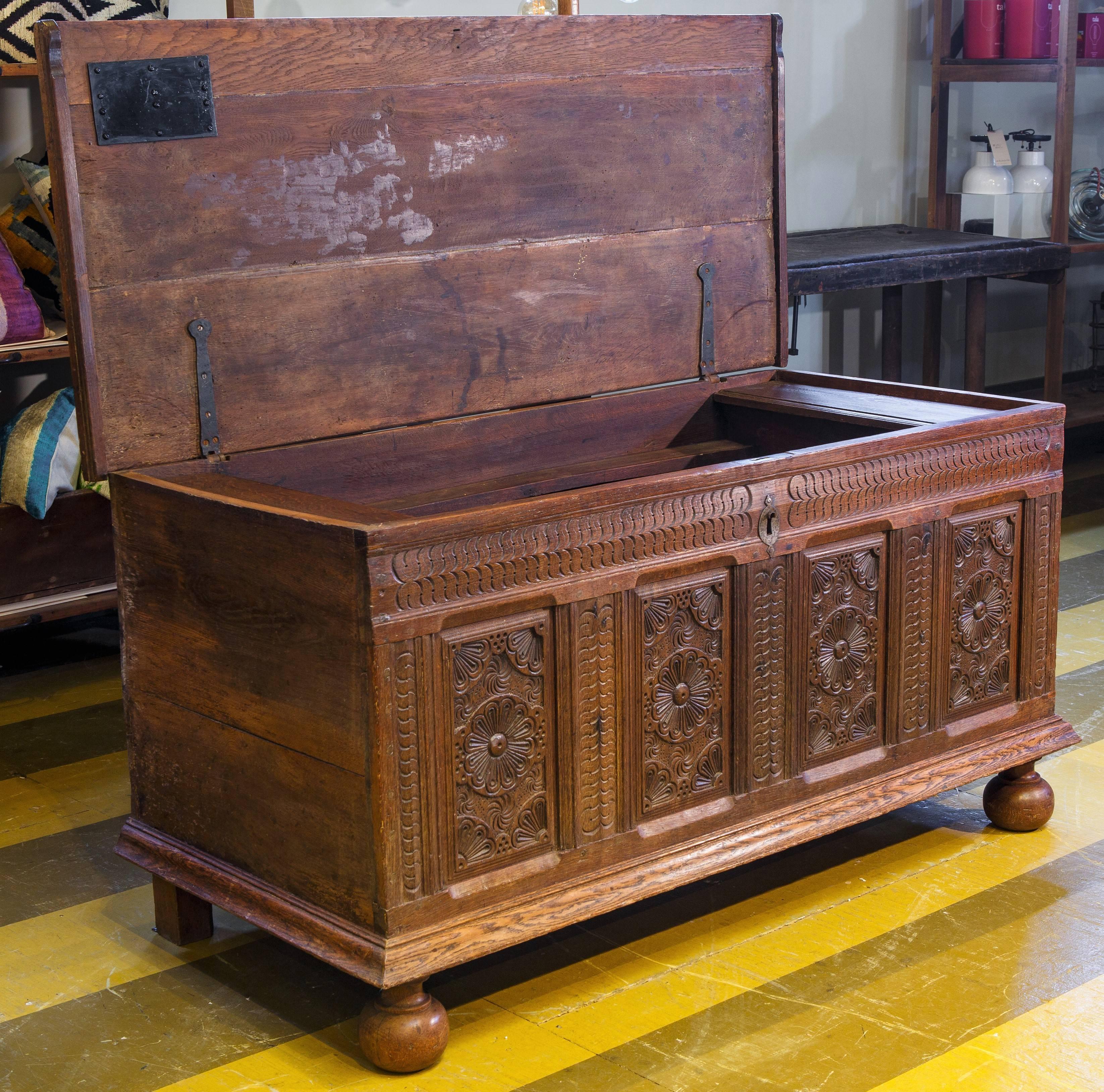 Hand-Carved Dutch Trunk, circa 1790 In Good Condition In Houston, TX