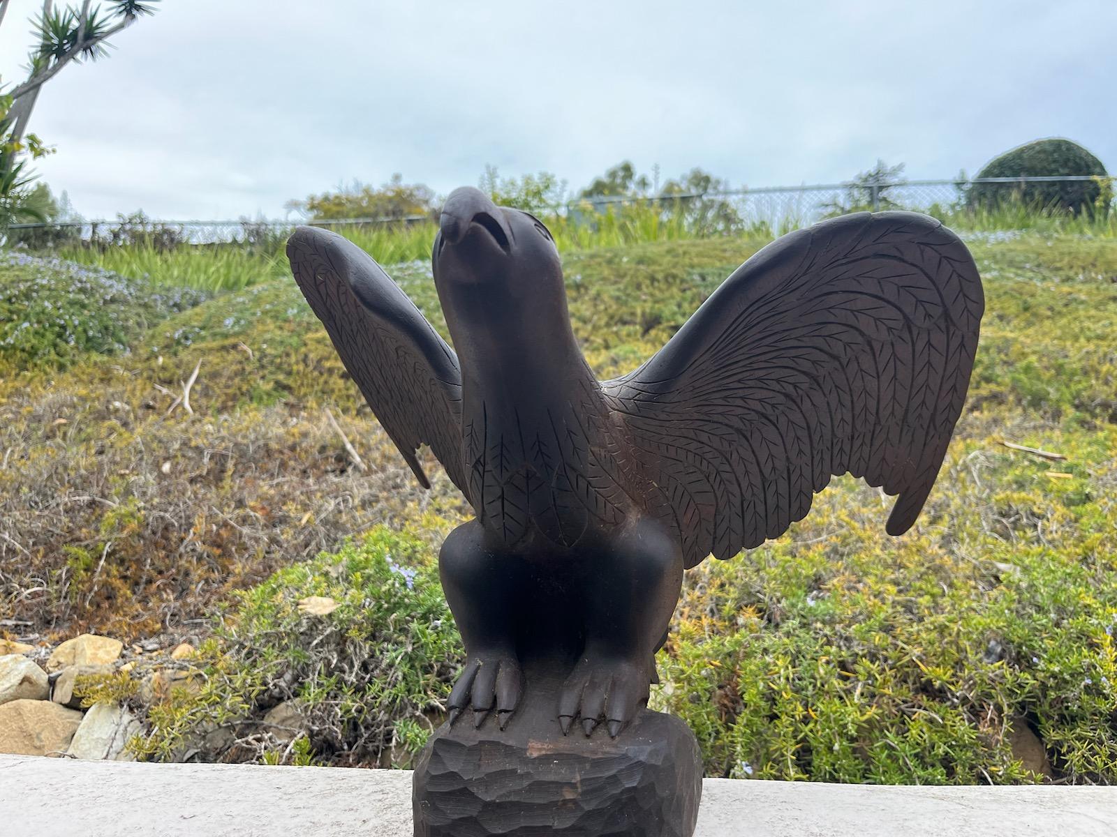 Águila tallada a mano por en venta 2