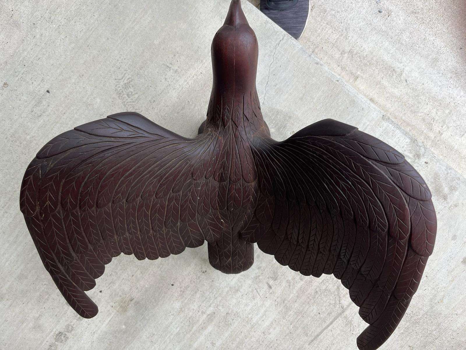 Águila tallada a mano por en venta 4