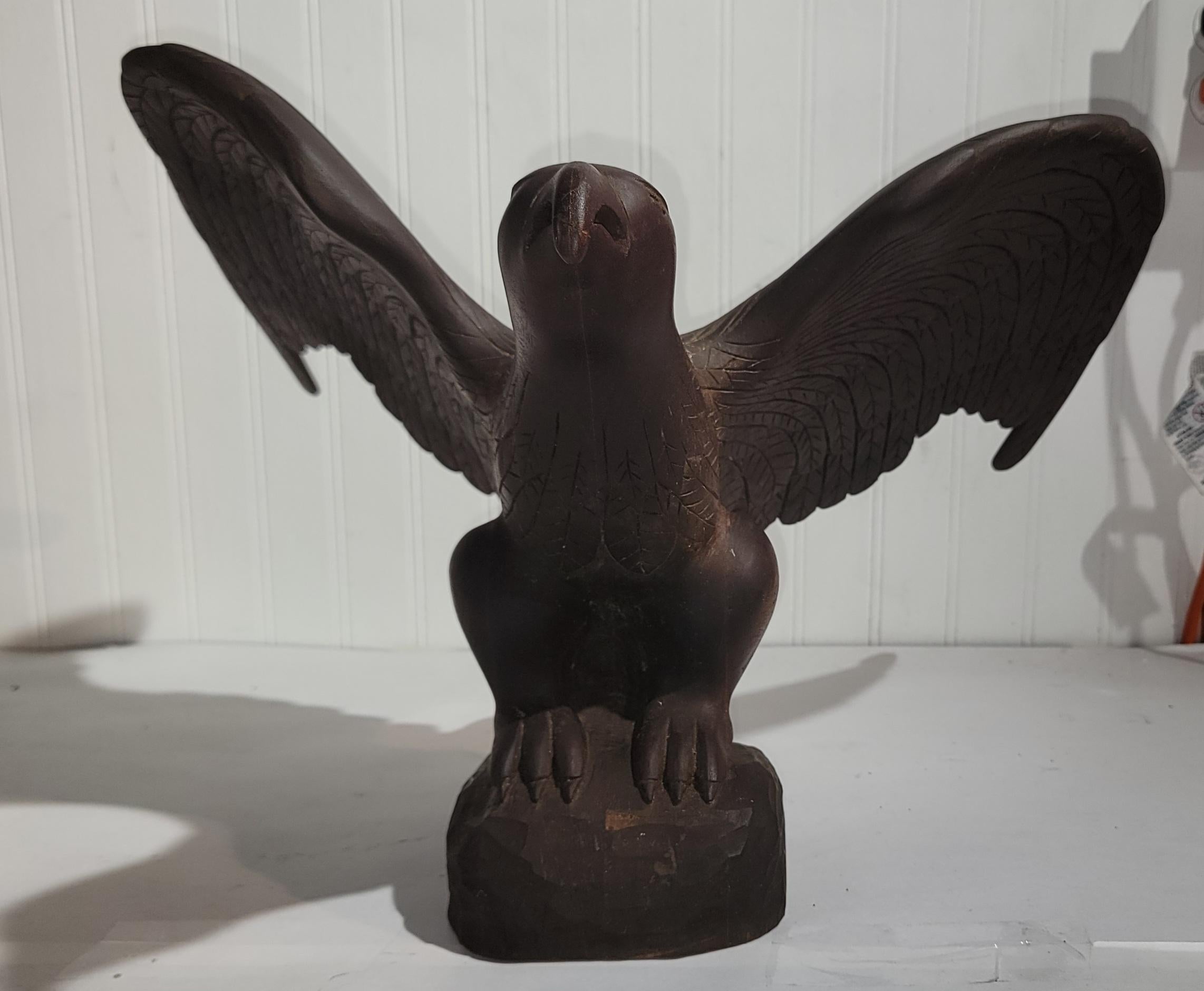 Águila tallada a mano por Estadounidense en venta