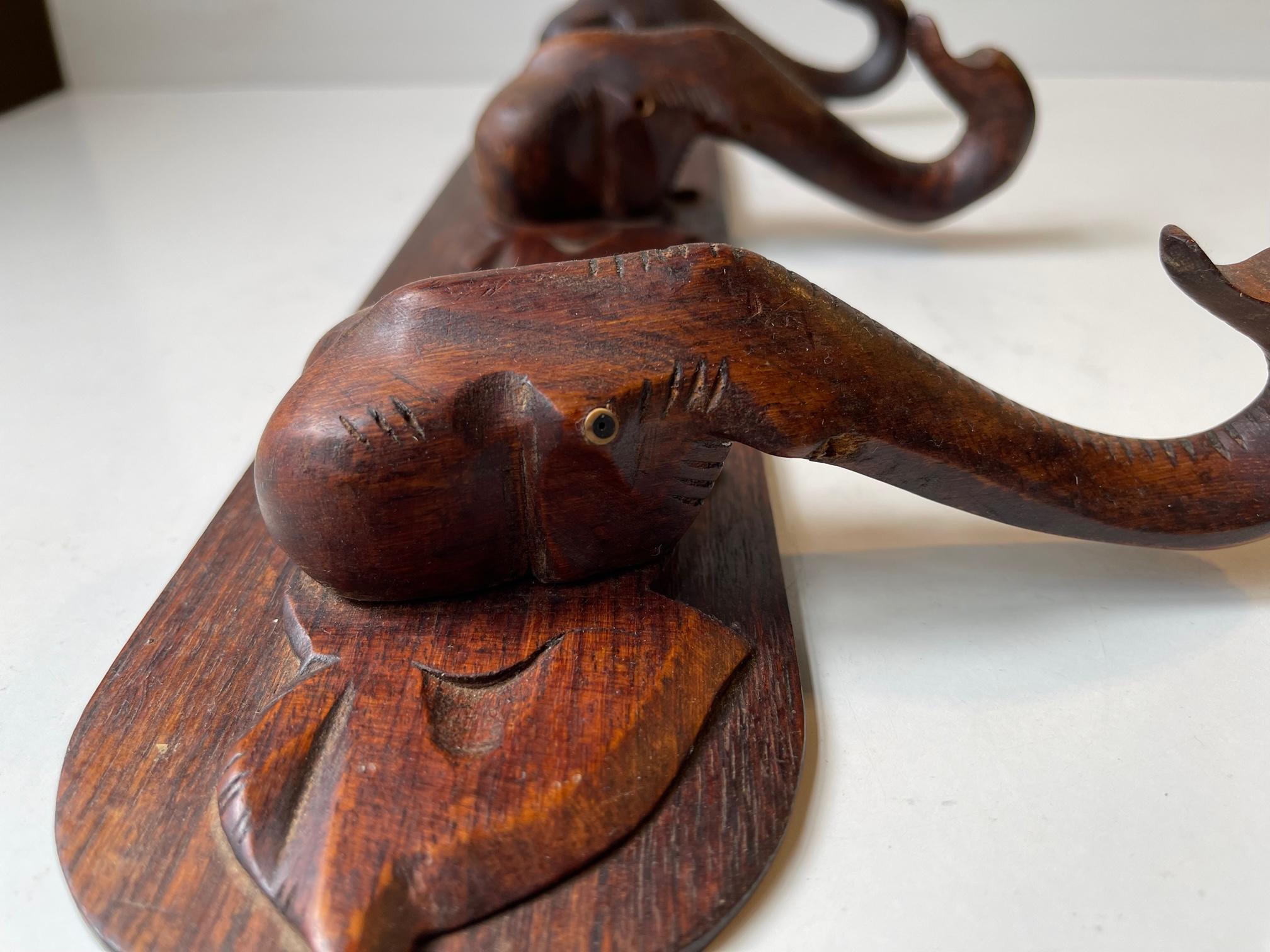 Hand-Carved Elephant Coat or Towel Rack in Dark Wood, 1930s For Sale 3
