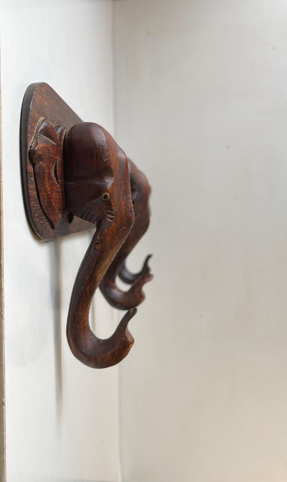 Hand-Carved Elephant Coat or Towel Rack in Dark Wood, 1930s For Sale 2