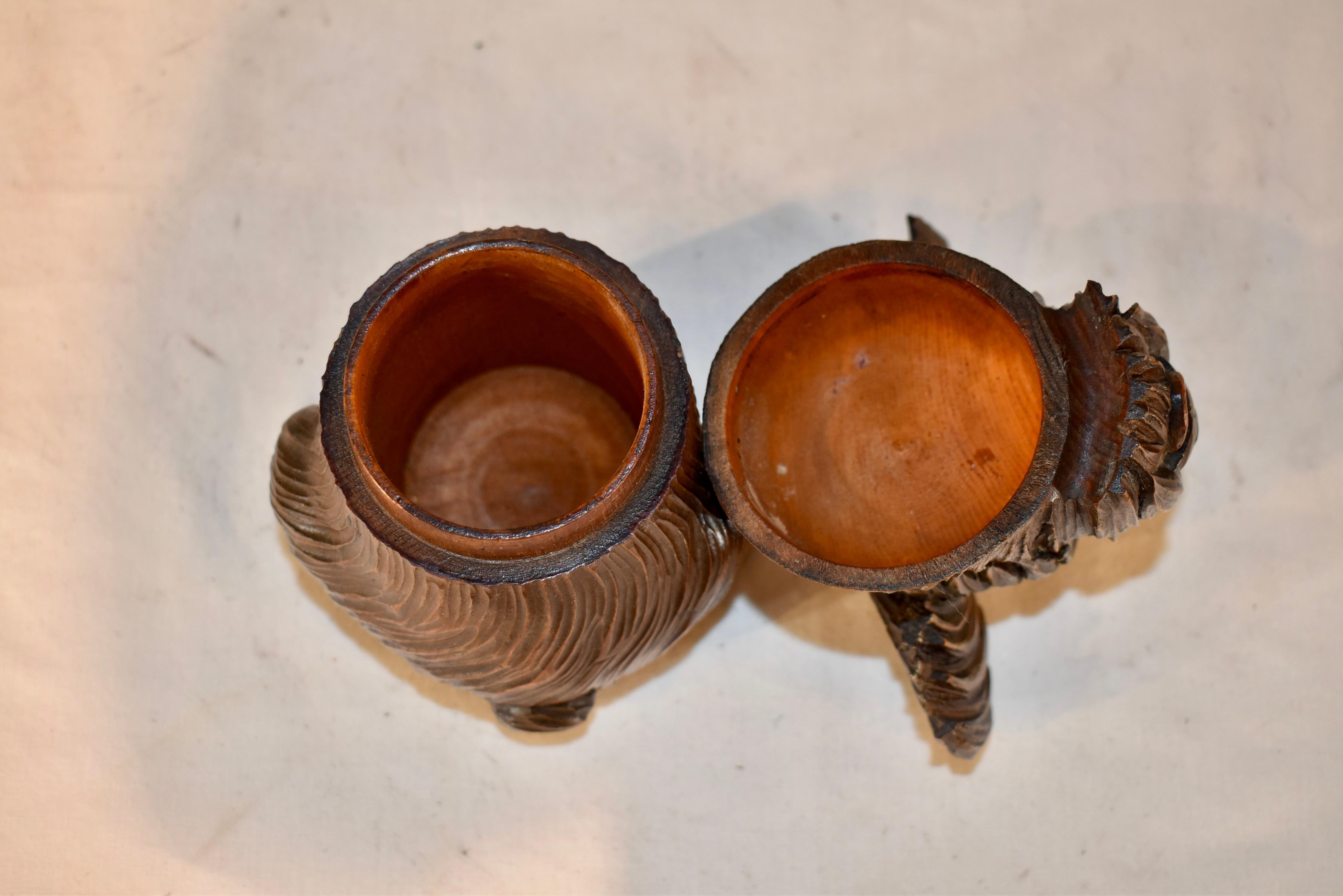 Hand-Carved English Yorkshire Terrier Box, Circa 1930's For Sale 2