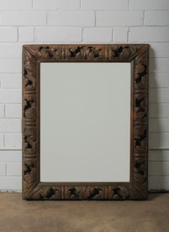 Espejo Europeo de Madera Tallado a Mano con Detalles de Foliado del Renacimiento Rococó