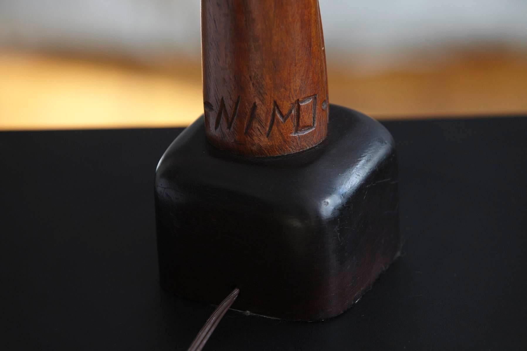 Handgeschnitzte weibliche Nude-Holz-Skulptur-Tischlampe von Nicholas Mocharniuk im Zustand „Gut“ im Angebot in Aramits, Nouvelle-Aquitaine