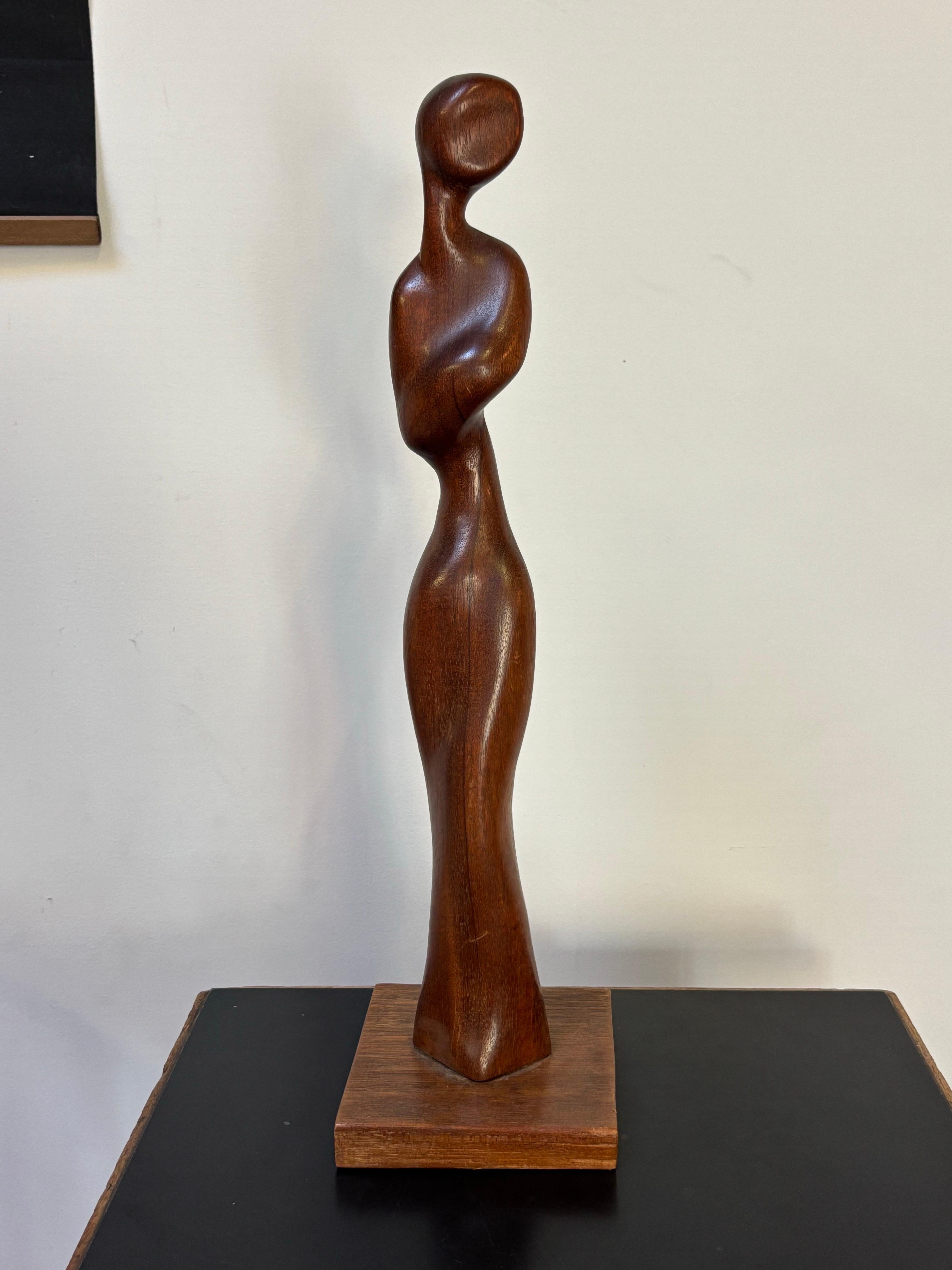 Intagliato Figura di donna scolpita a mano Scultura in teak in vendita
