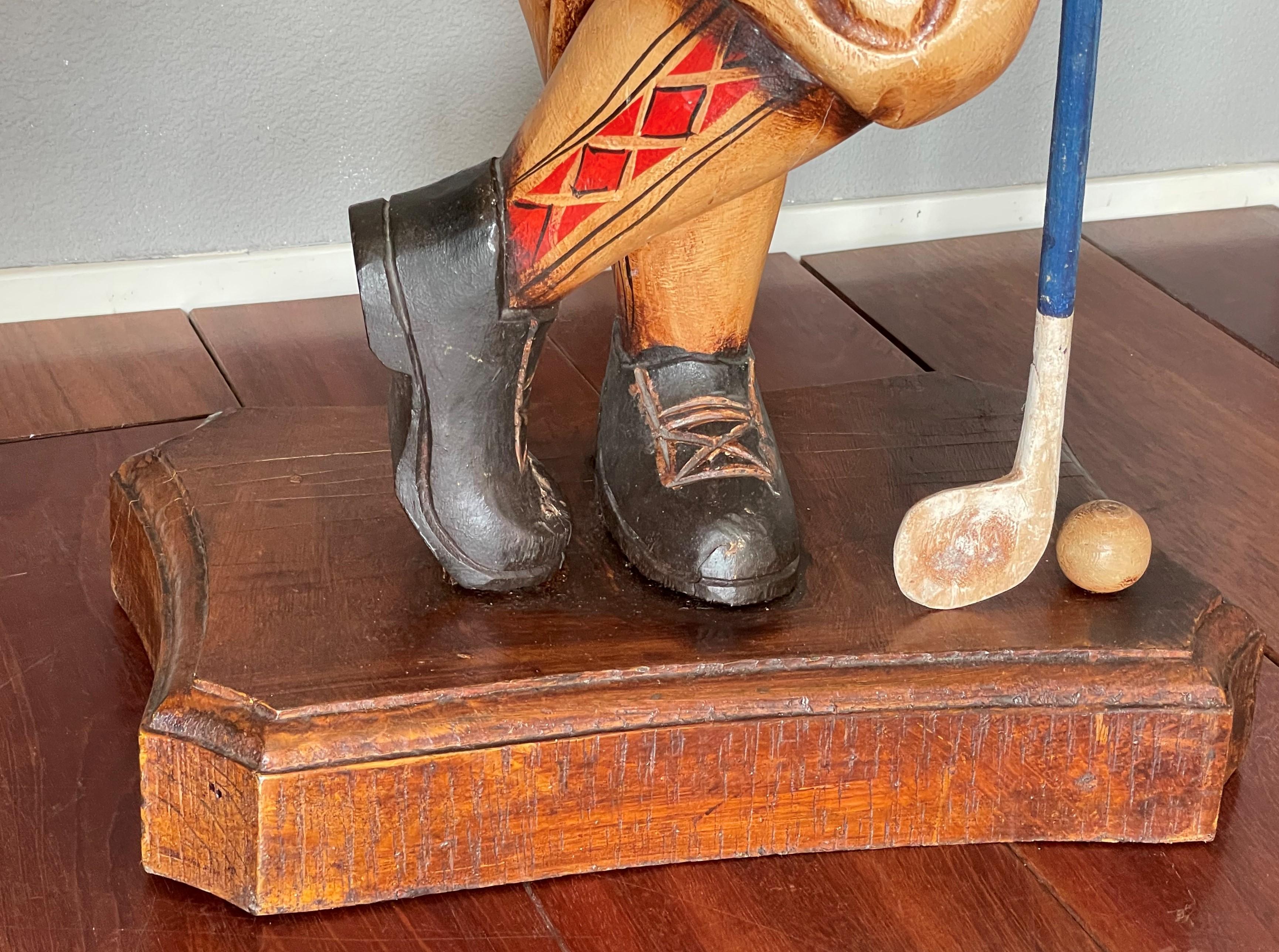 Handgeschnitzte Bodenskulptur eines Golfers aus Messerbocker und schottischen Tartansockeln im Angebot 4