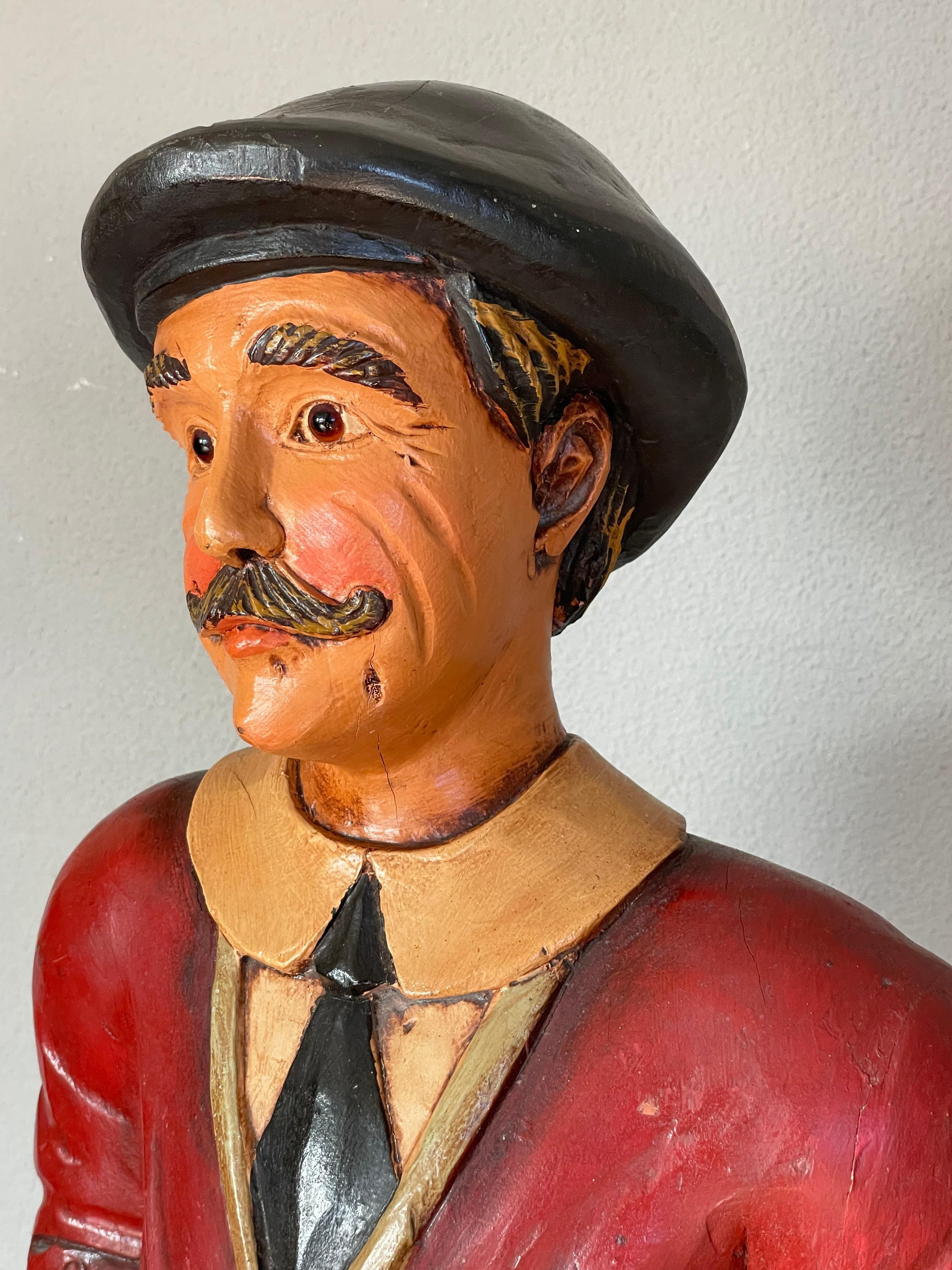 Escultura de suelo tallada a mano de un golfista con Knickerbocker y calcetines de tartán escocés 2