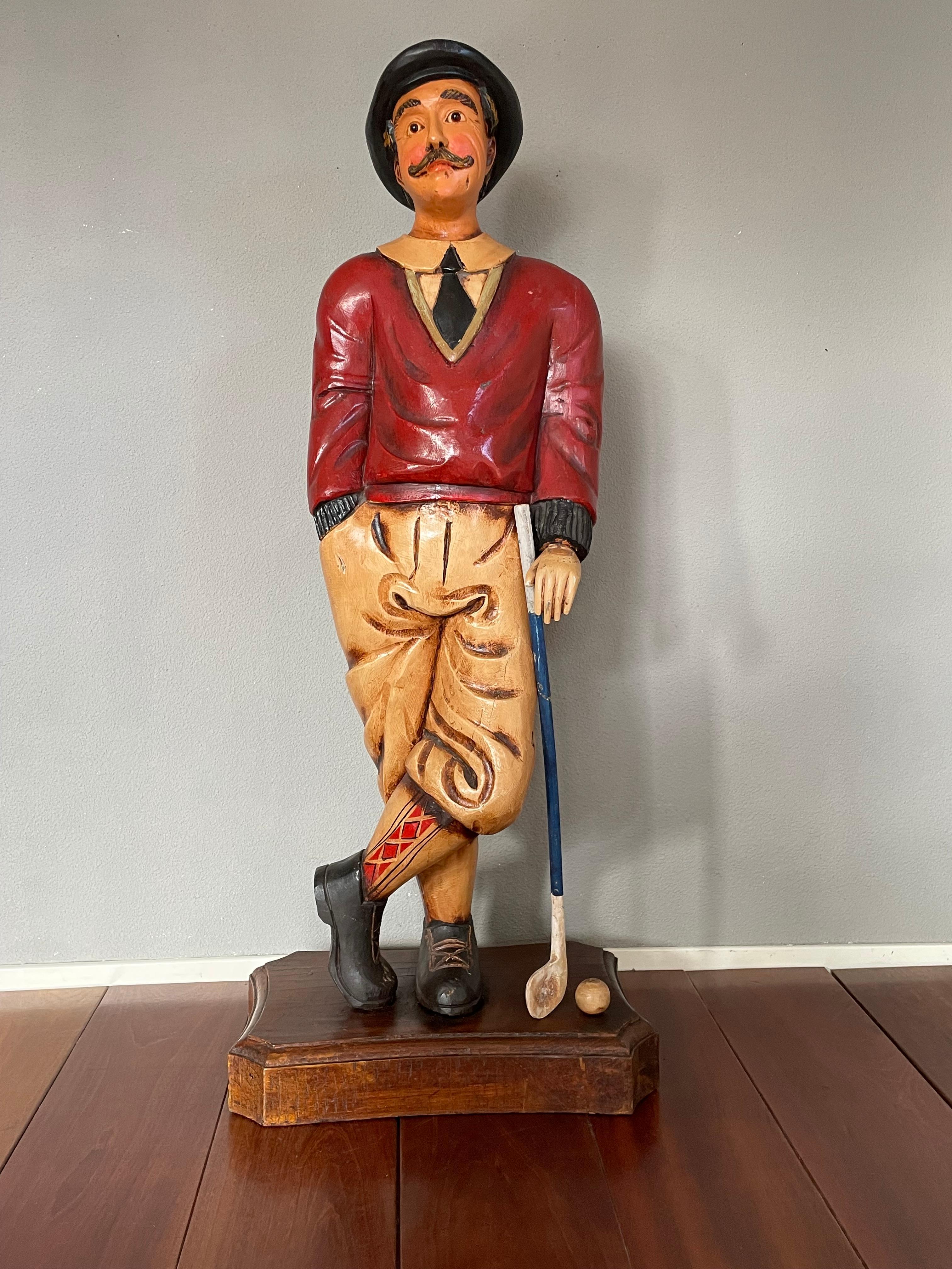 Handgeschnitzte Bodenskulptur eines Golfers aus Messerbocker und schottischen Tartansockeln im Zustand „Hervorragend“ im Angebot in Lisse, NL